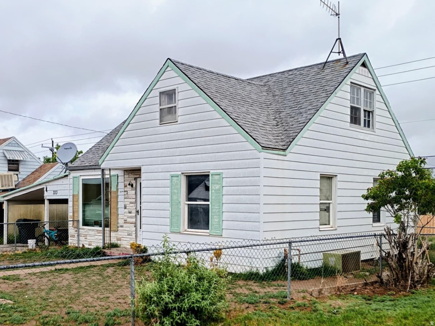 333 DENVER AVE photo 1