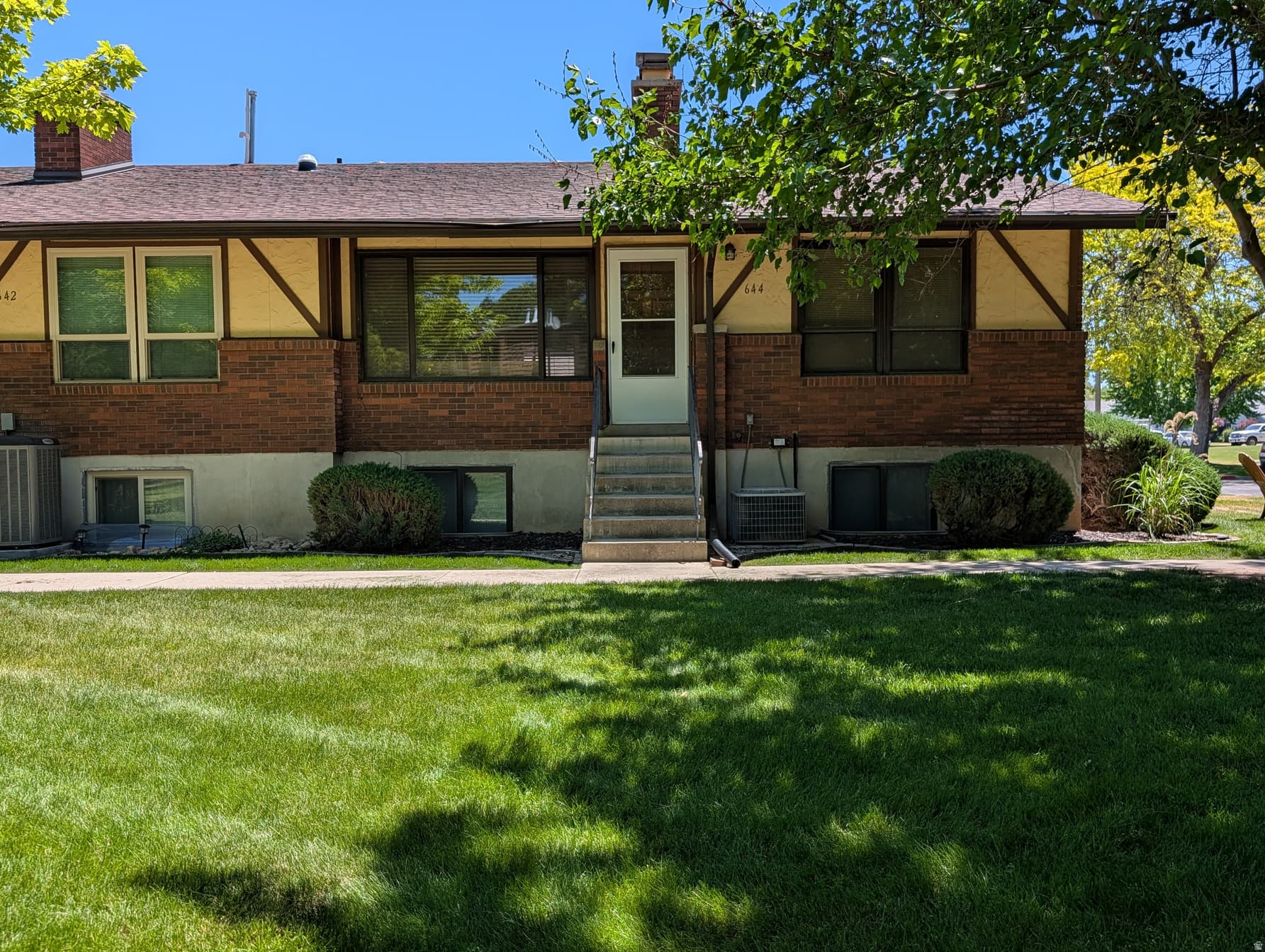 644 W LAMPLIGHTER WAY photo 1