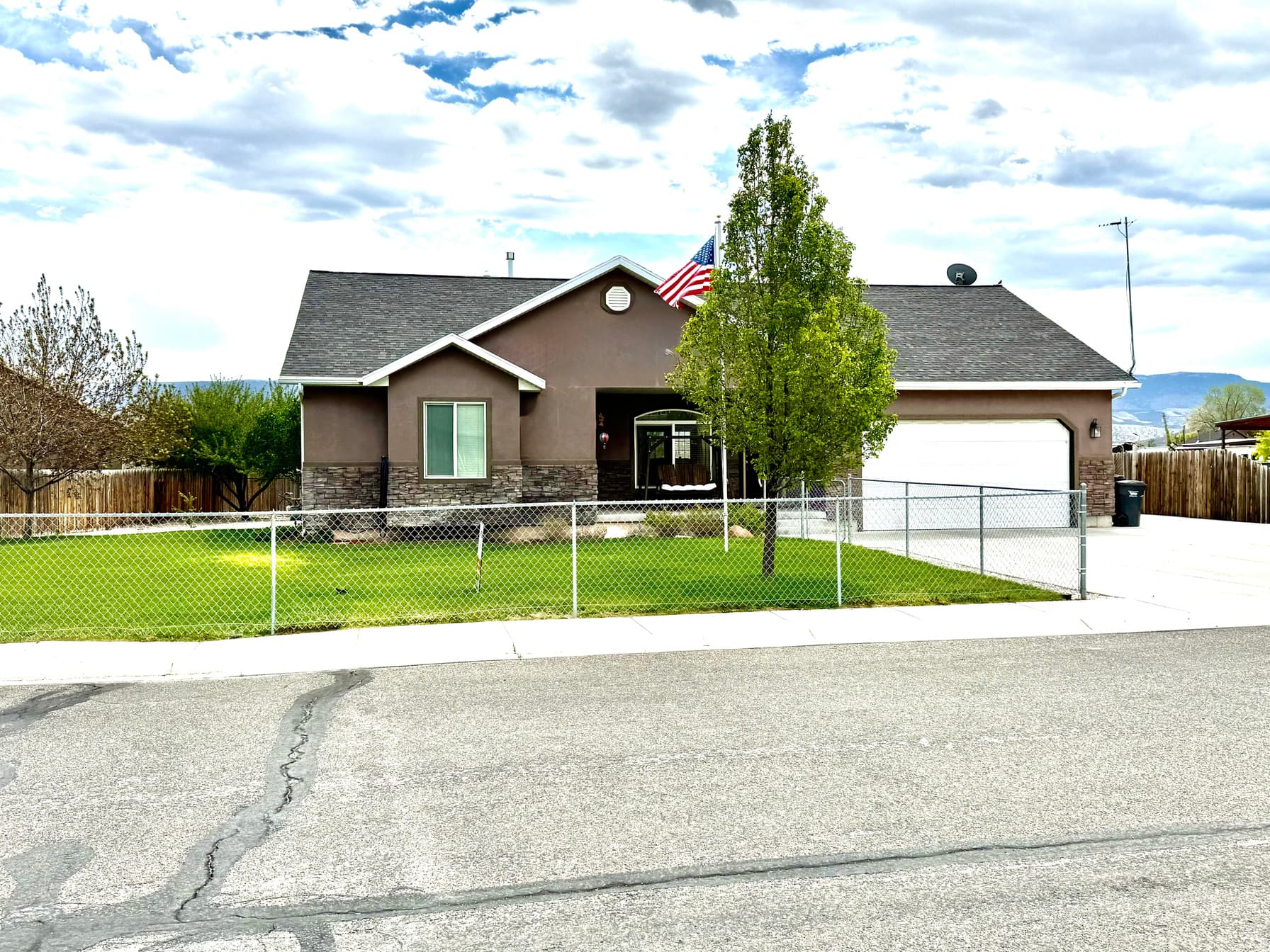 455 S ROCK CREEK DR photo 1