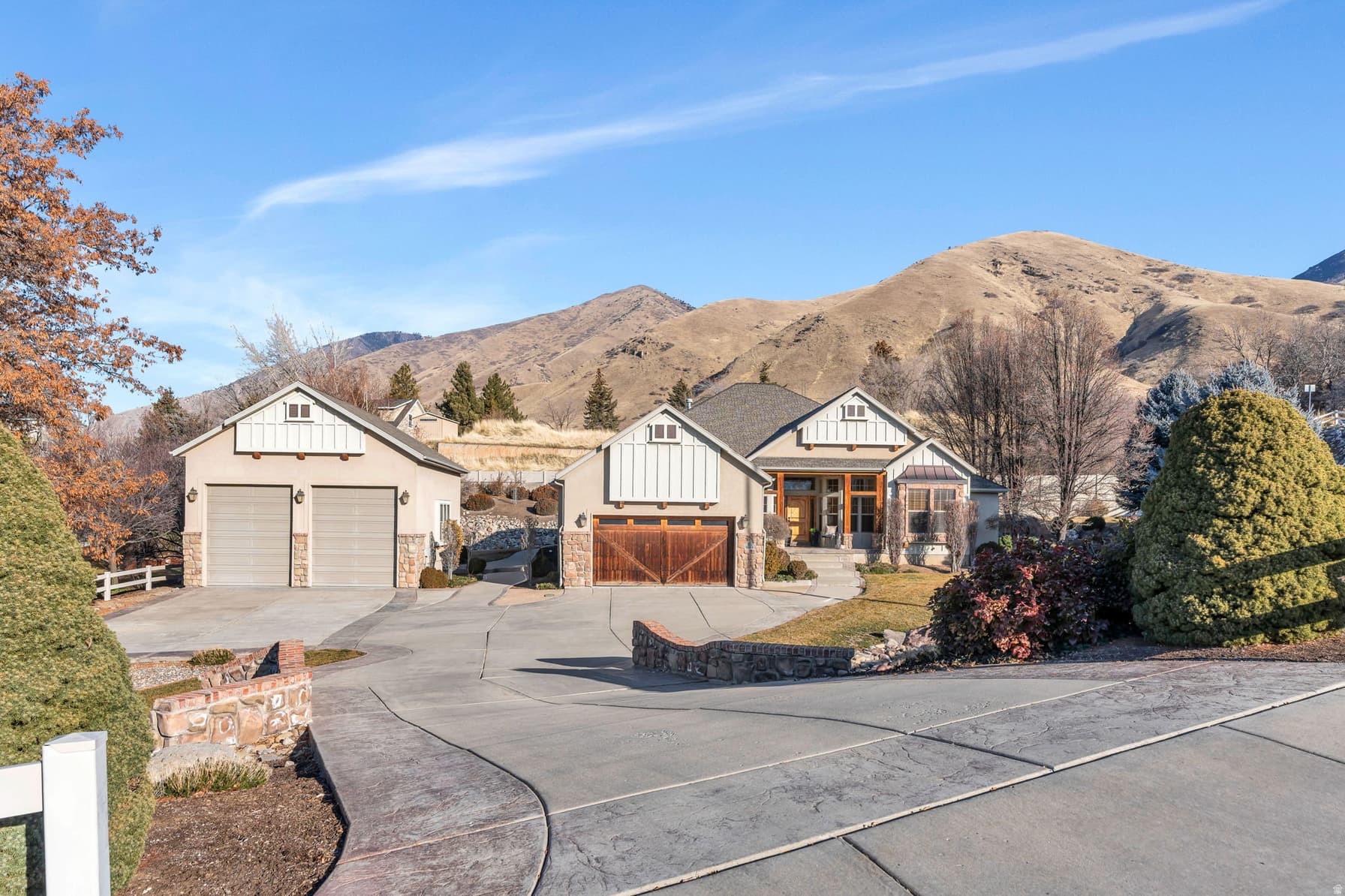 1052 S COVE DR photo 1