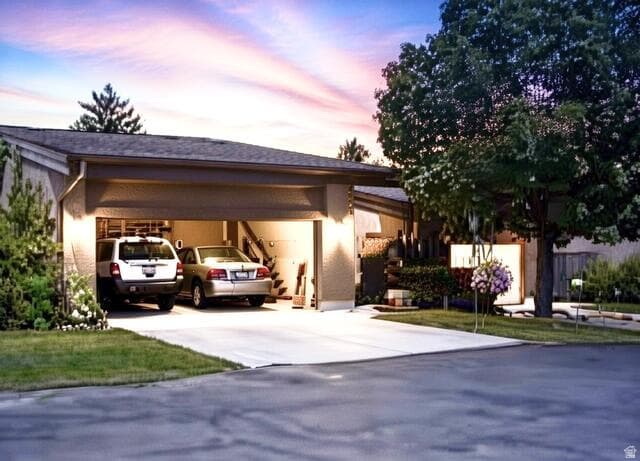 2735 N COUNTRY CLUB DR photo 1