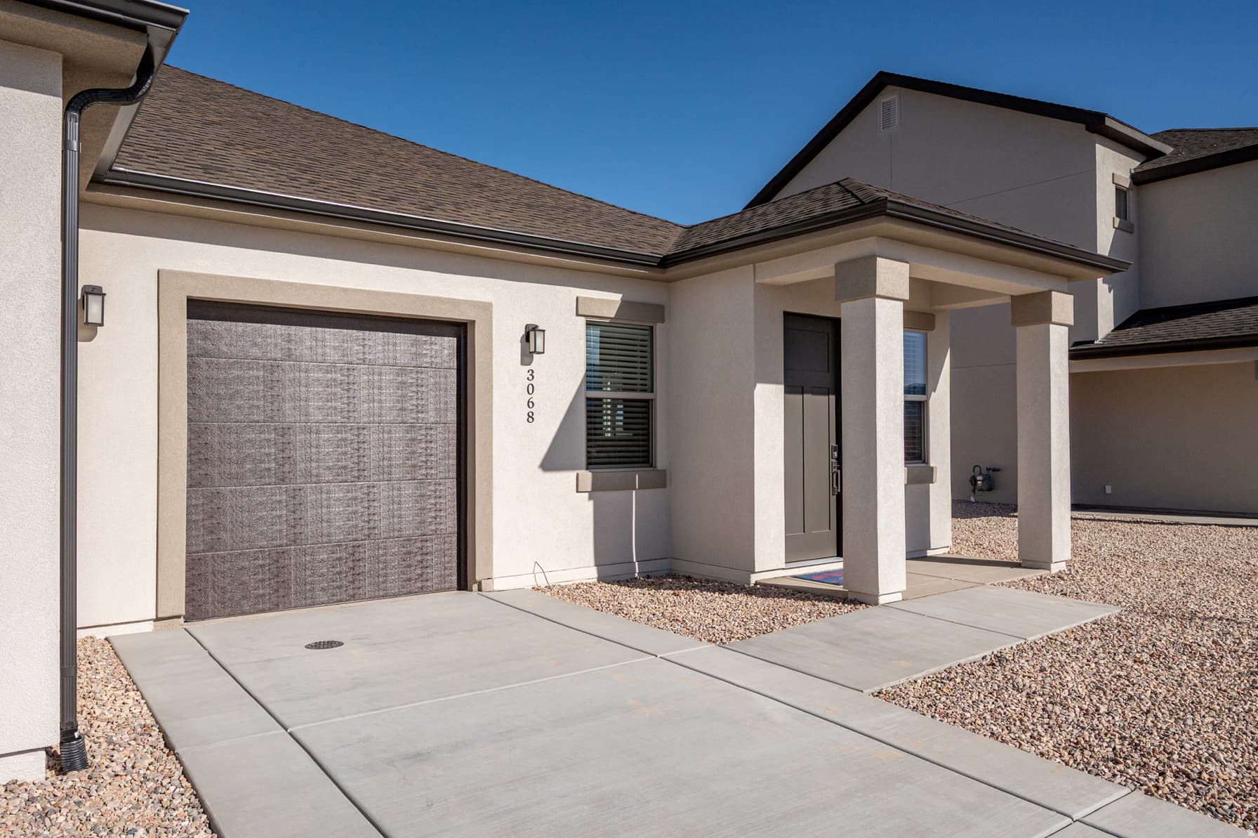 3068 W RUNWAY DR photo 1