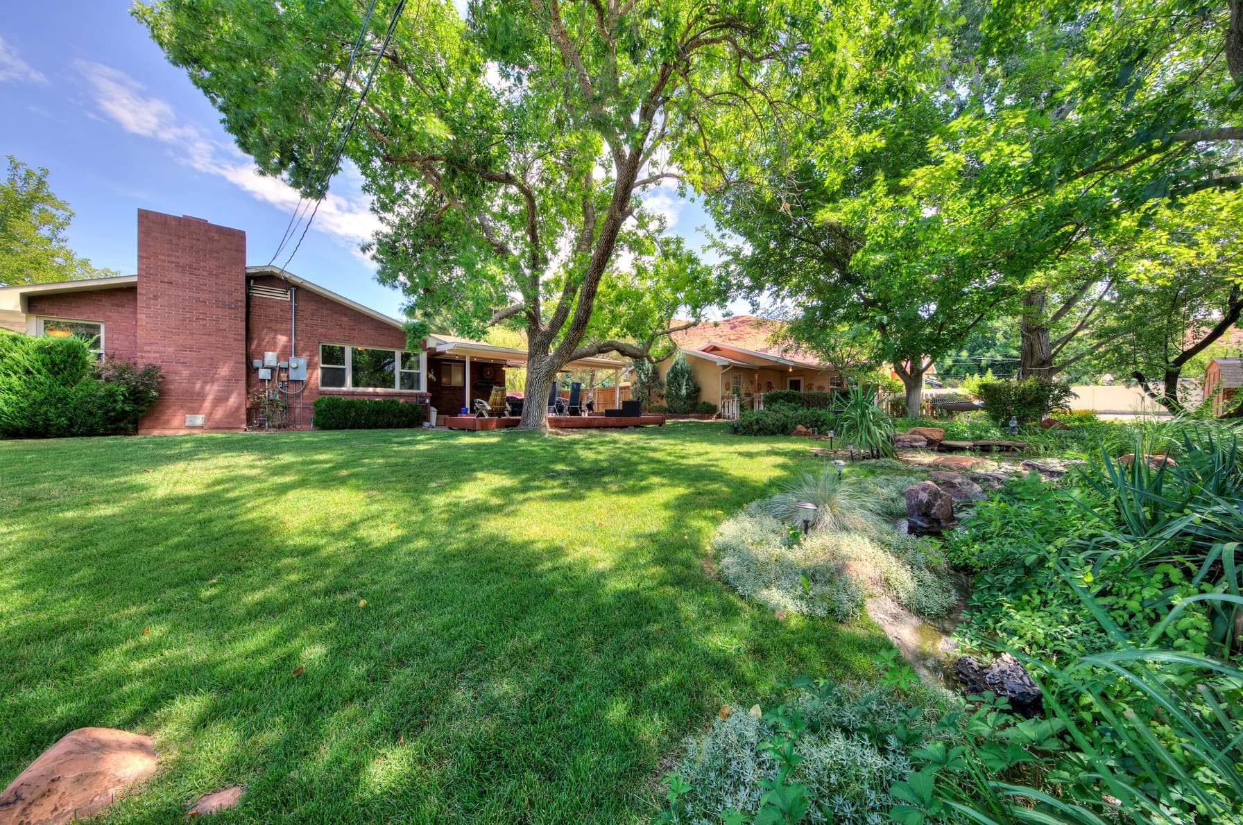 552 NICHOLS LN photo 1