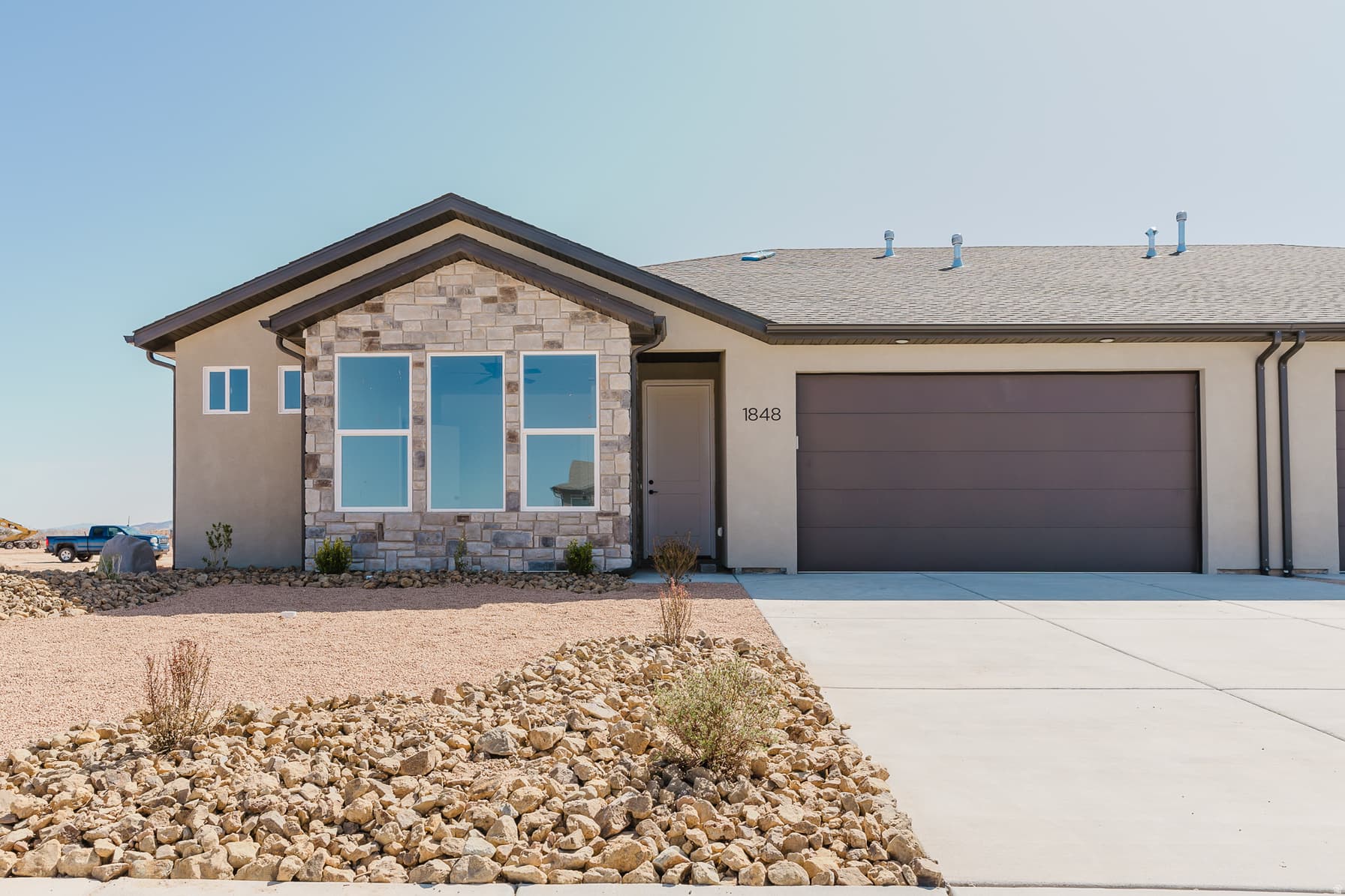 1848 N GOLDEN EAGLE photo 1