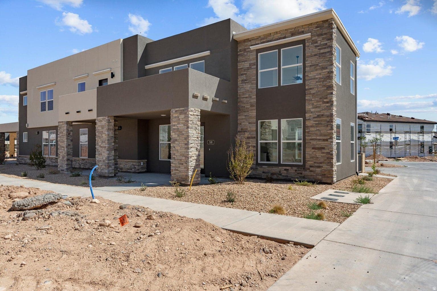 518 W OLIVE LN photo 1
