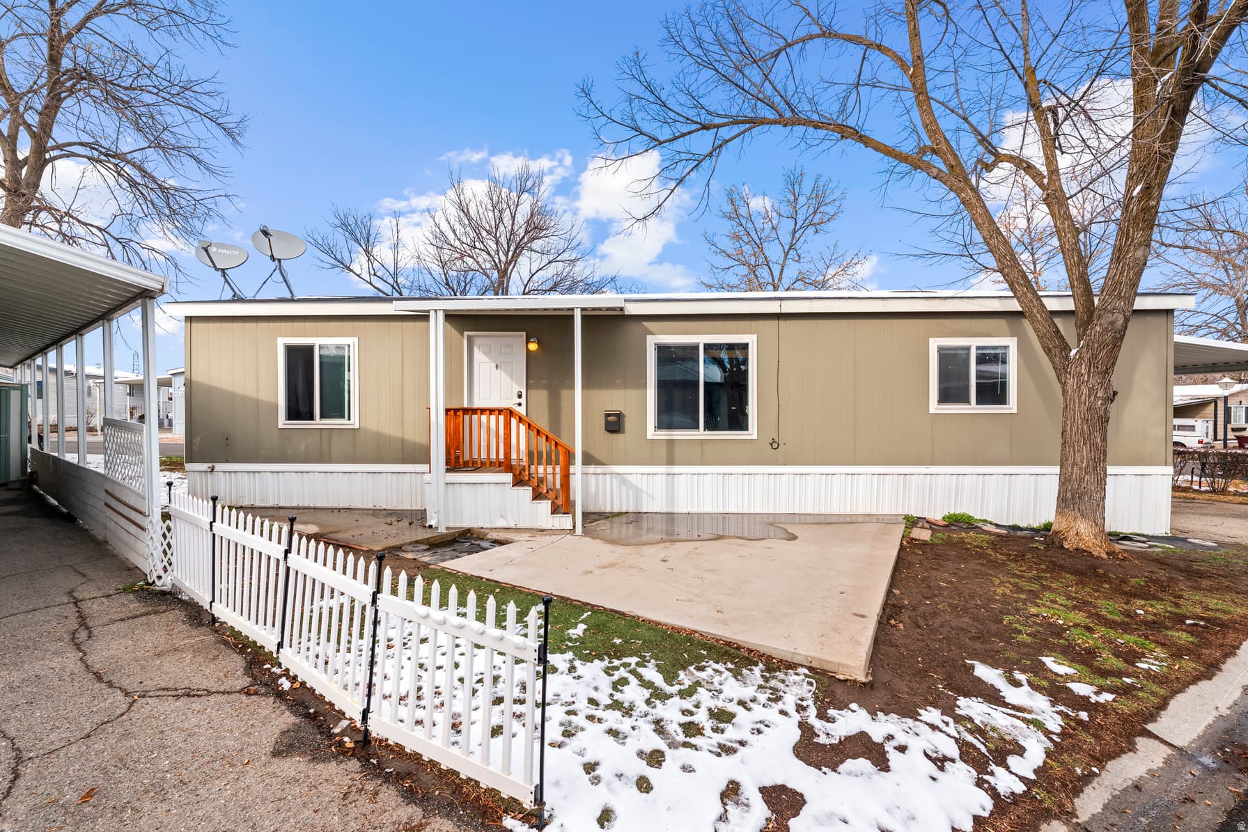 219 E DETROITER CIR photo 1
