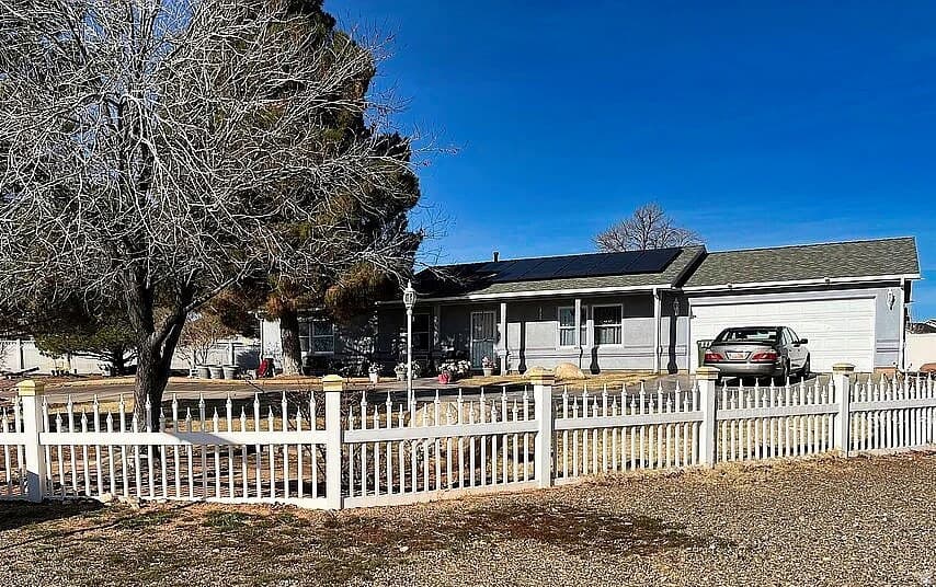 1060 E FREEDOM WAY photo 1