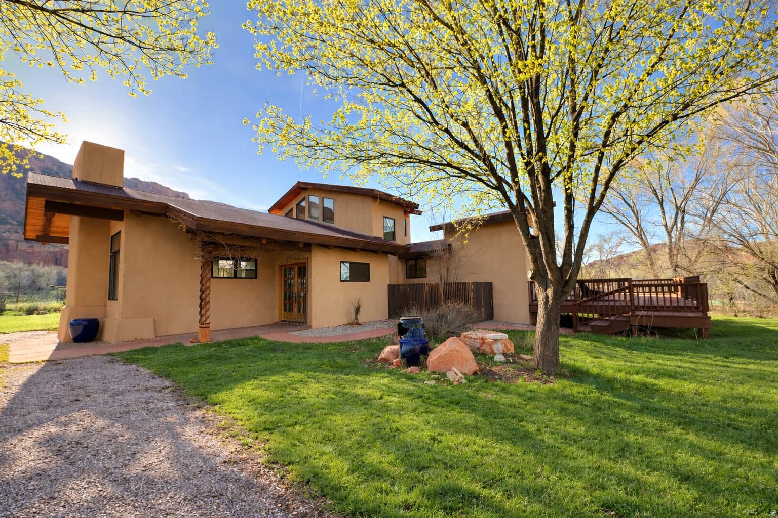 423 AMBER LN photo 1