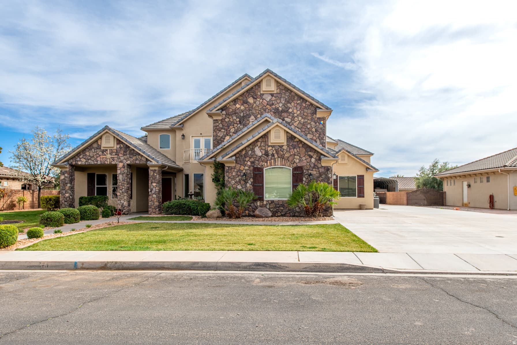 325 W RIVER WILLOW LN LN photo 1