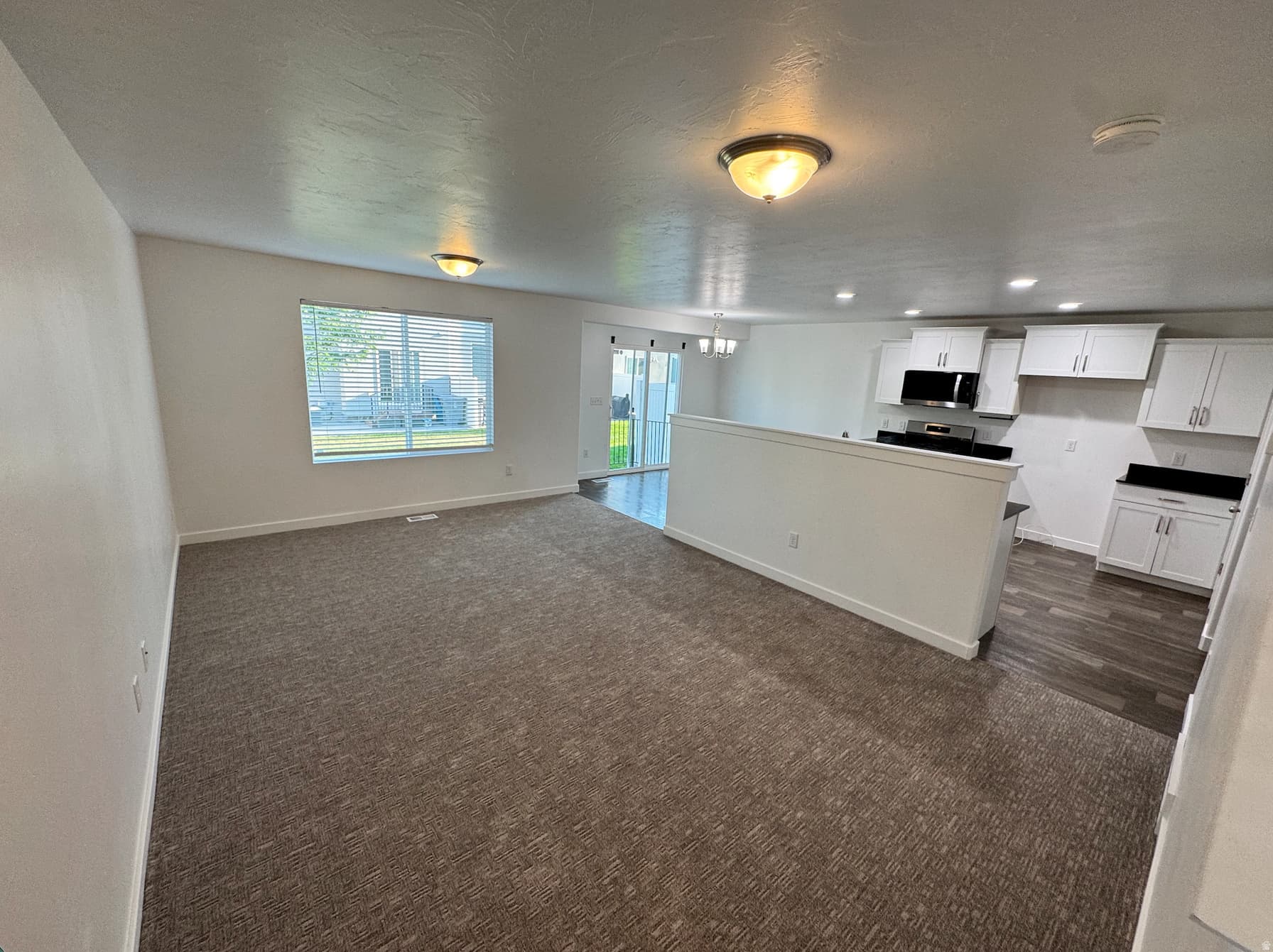 107 E ASHGROVE LN photo 1