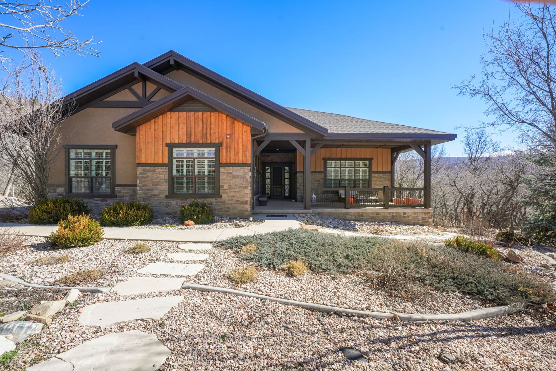 82 N MEADOW DR photo 1