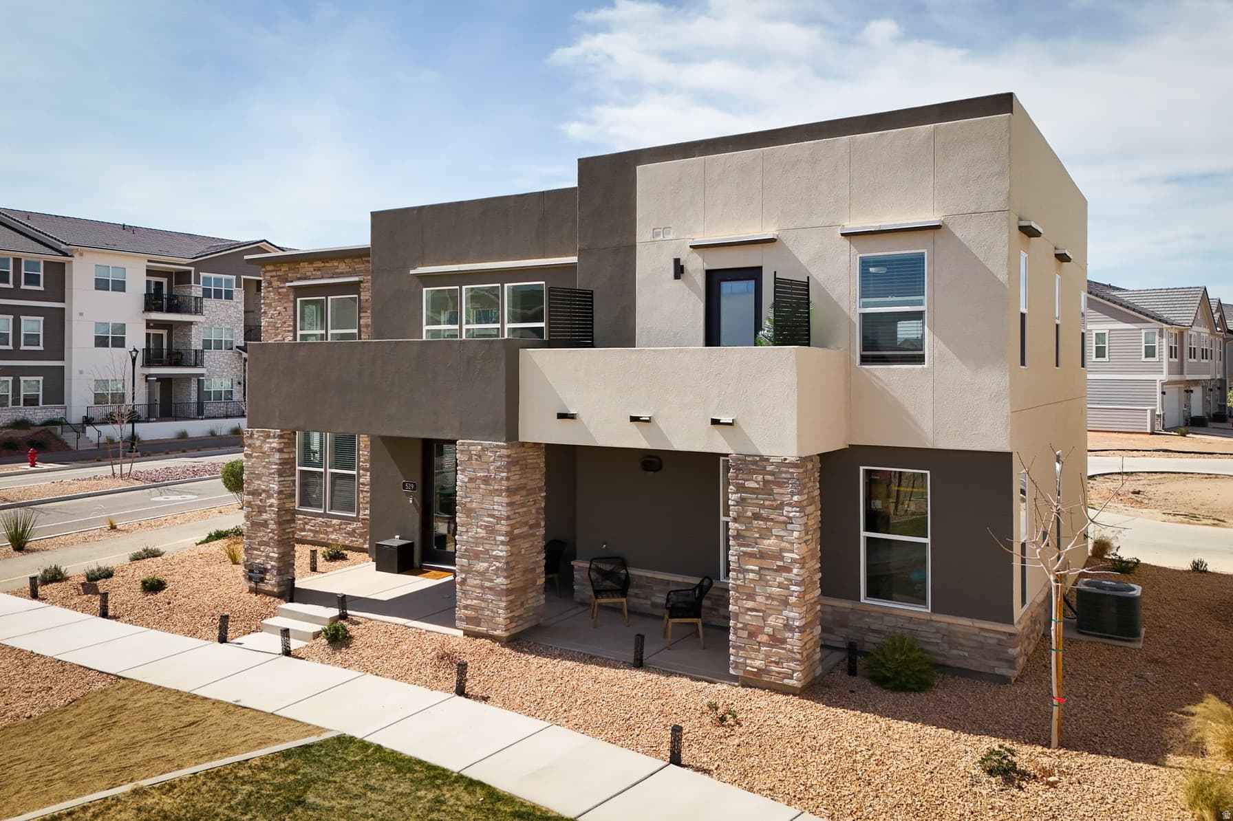 529 W OLIVE LN photo 1