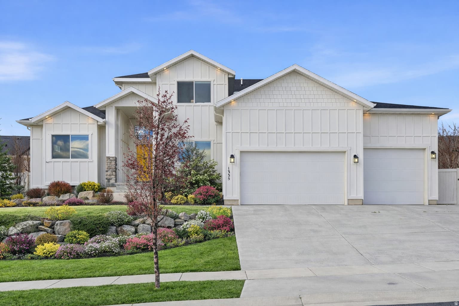 1355 E ROLLING HILLS DR photo 1