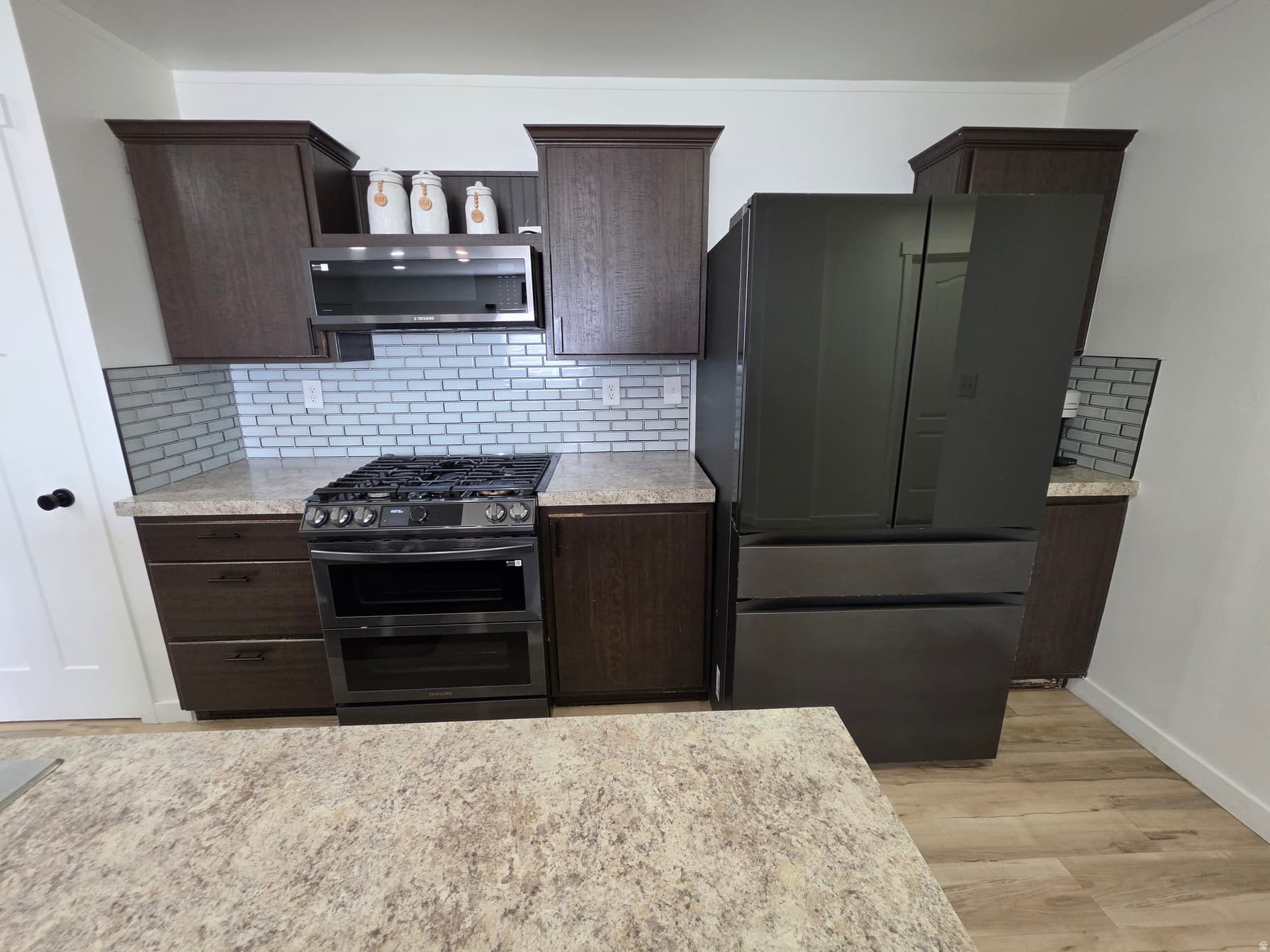 215 N ENGSTROM photo 1
