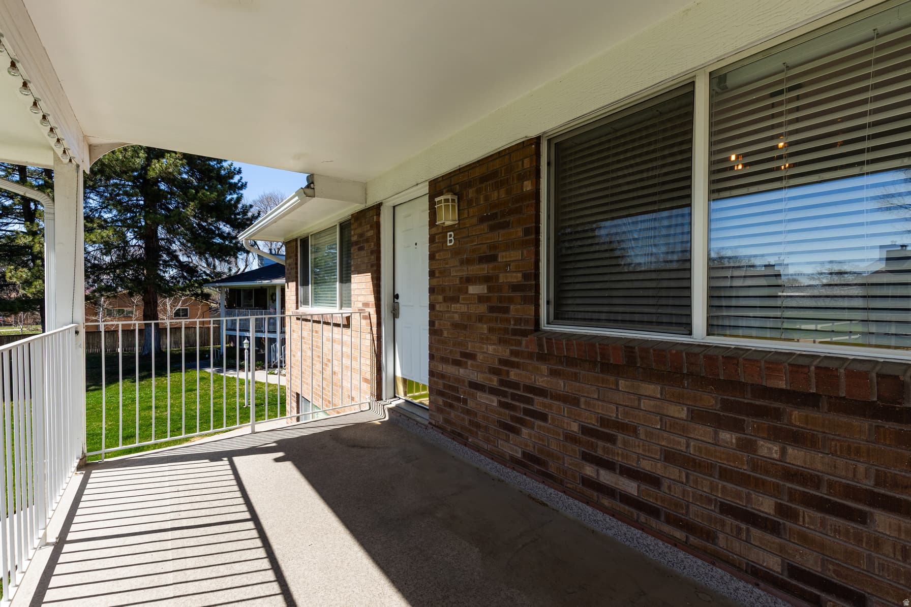 4022 S VERNON CIR #B photo 1