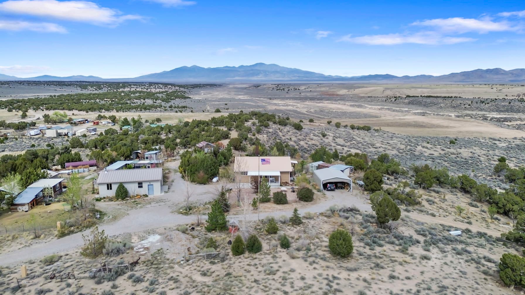 1933 S LEE LN photo 1