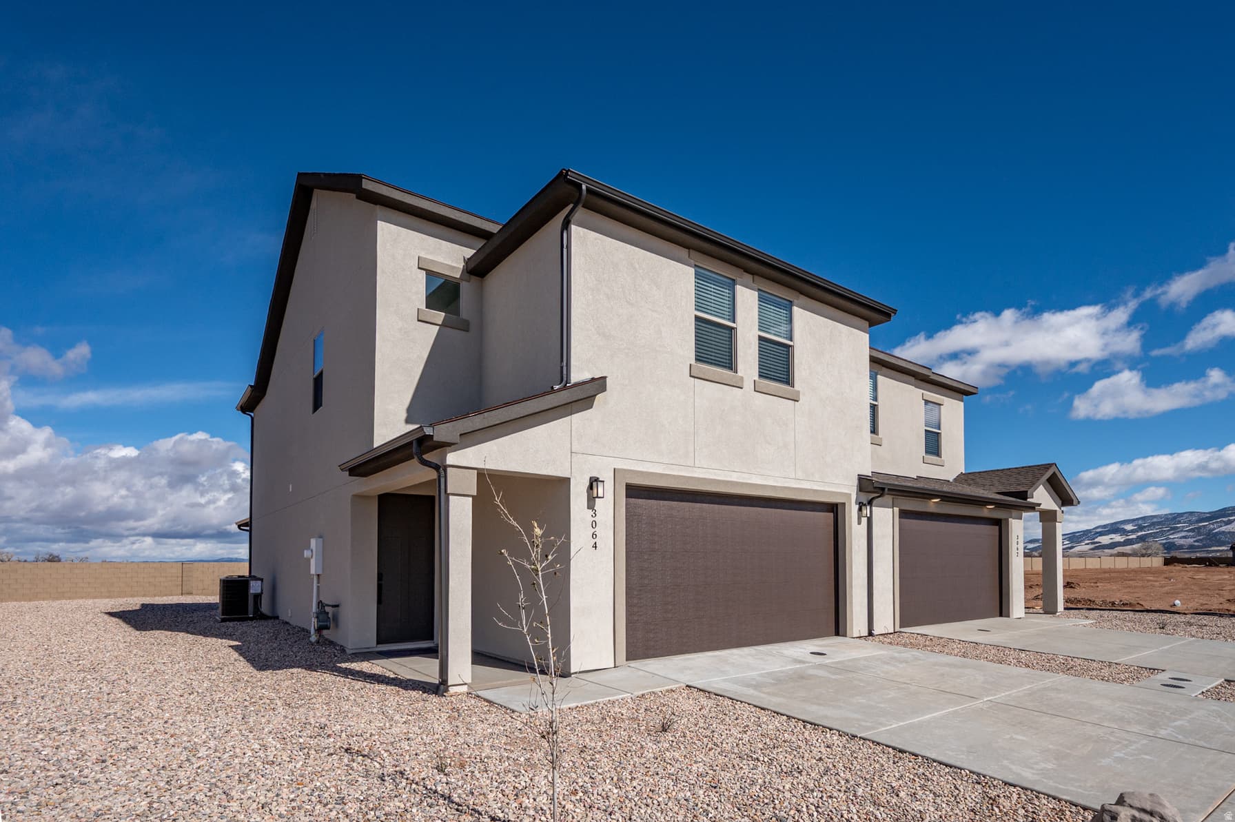2948 W RUNWAY DR photo 1