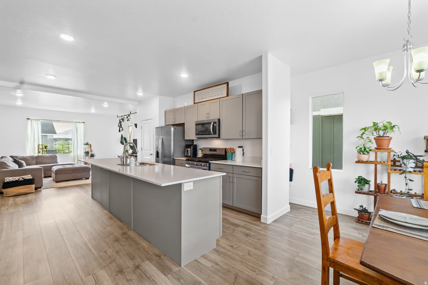 1083 E WATERWAY LN photo 1