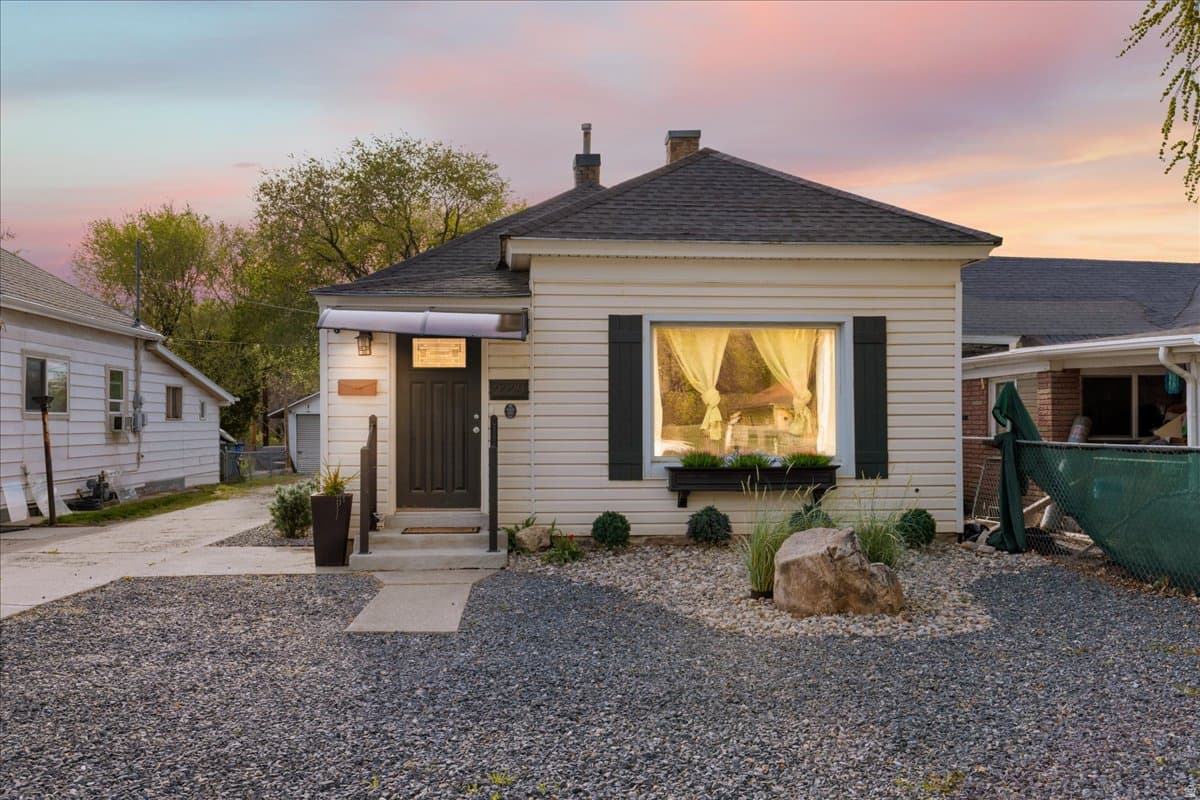 2229 JACKSON AVE photo 1