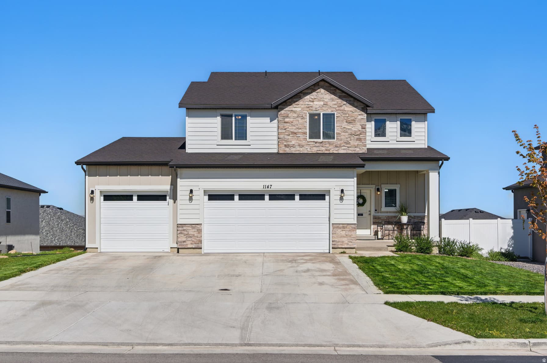 1147 N CARRIAGE LN photo 1
