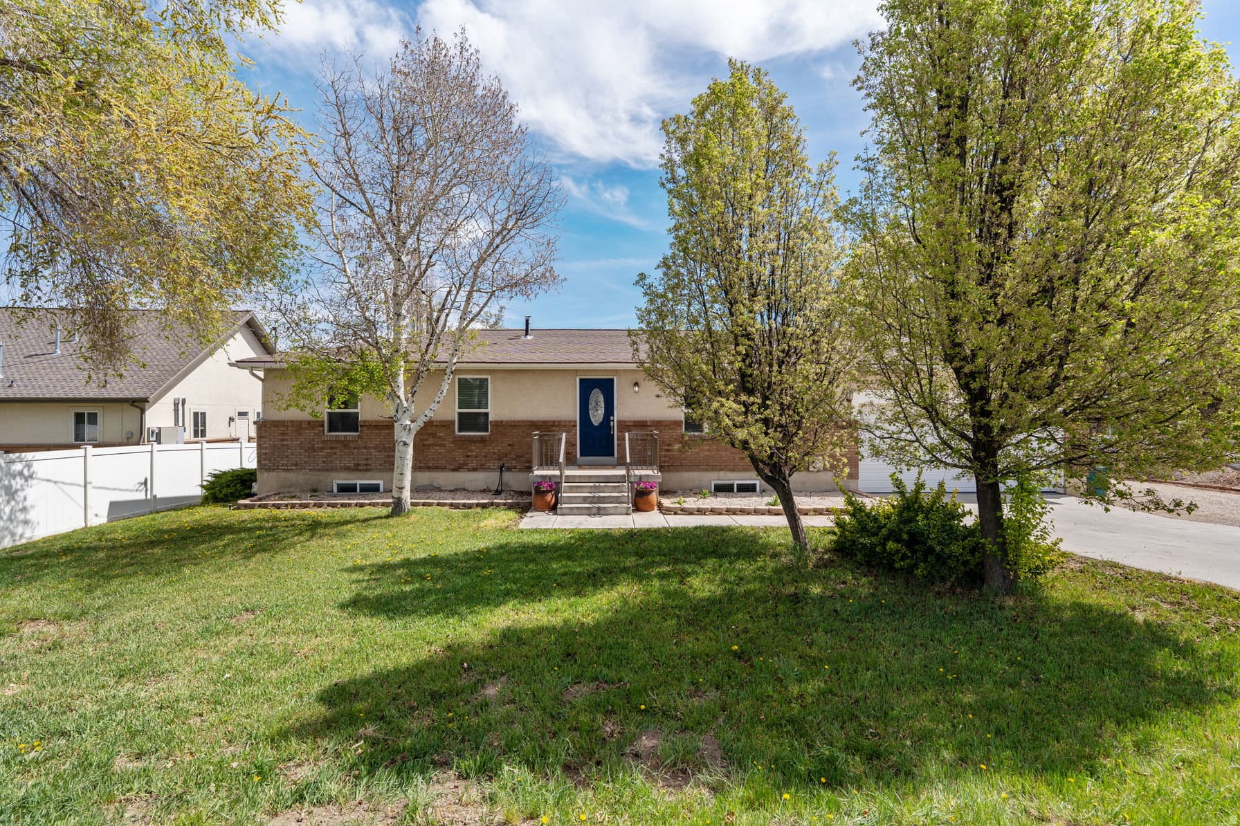 11881 S 2700 W photo 1