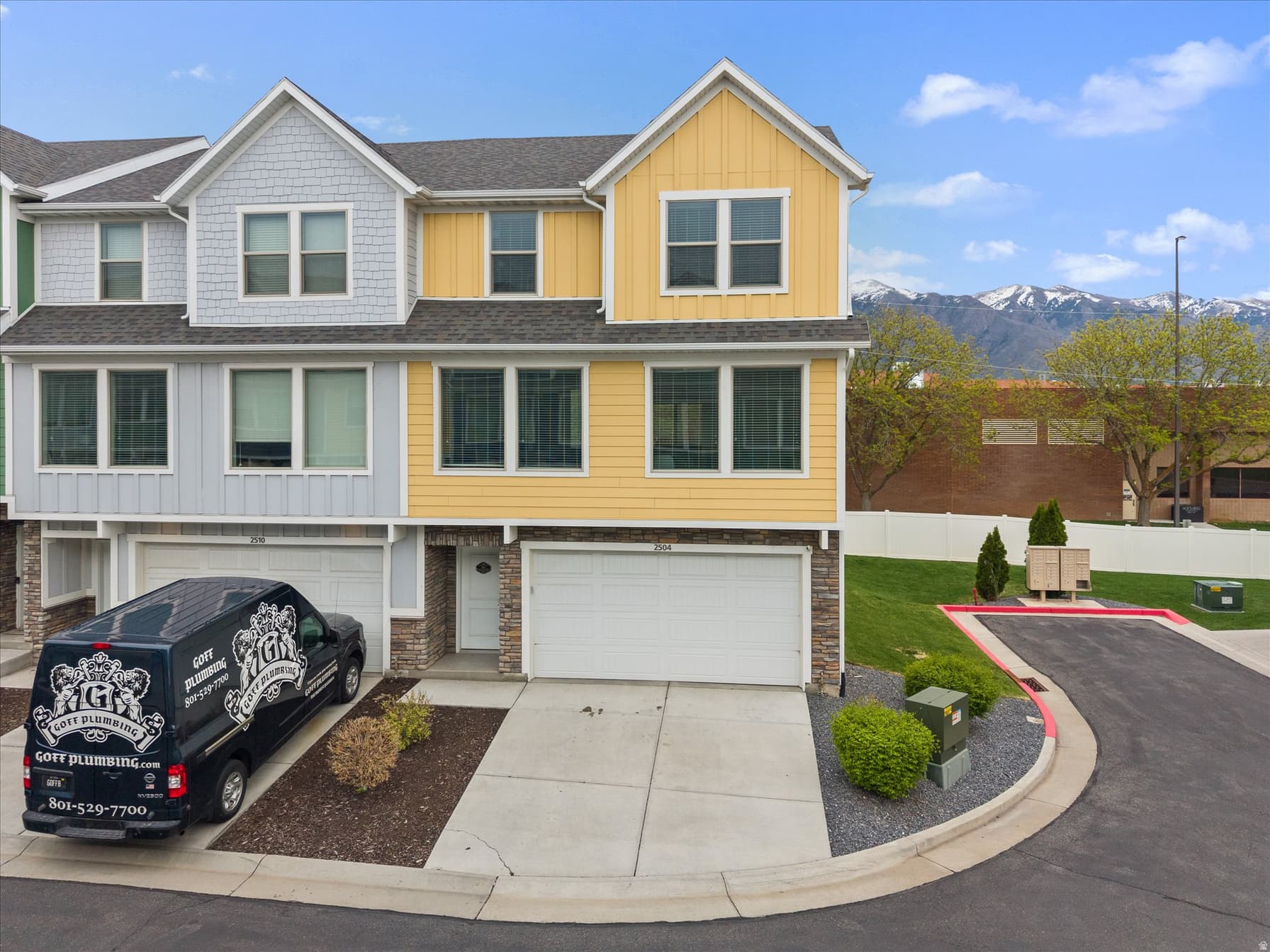 2504 N KNIGHTS LN photo 1