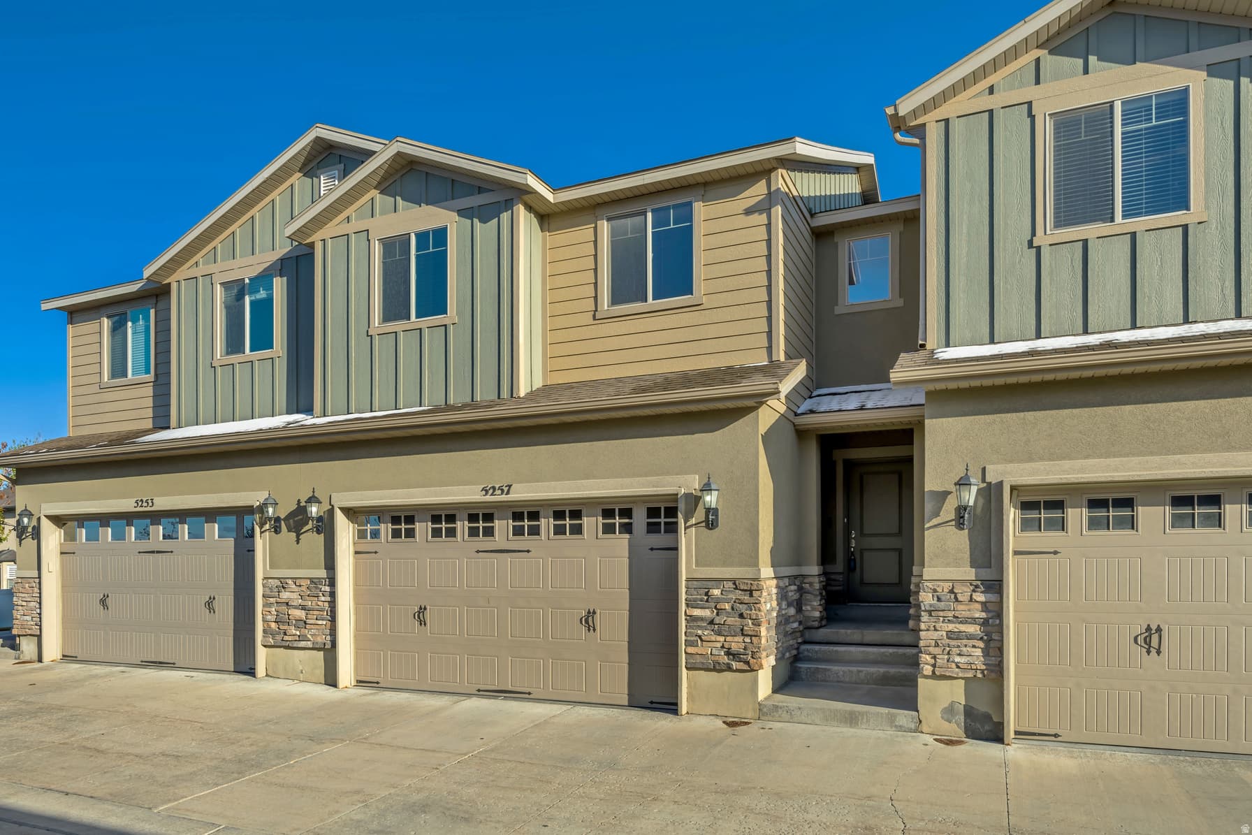 5257 W LILY CV photo 1