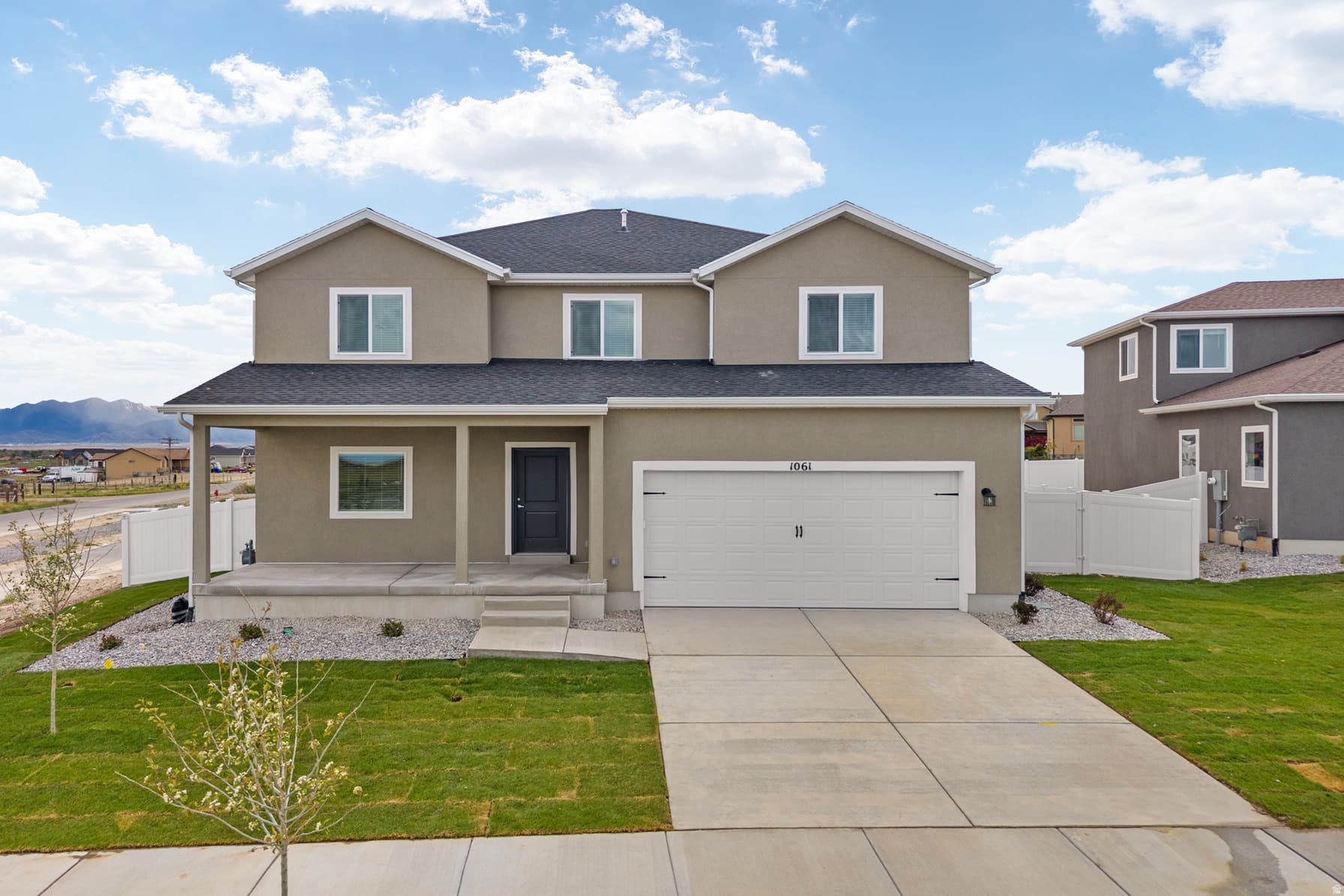 1061 VEGAS ST photo 1