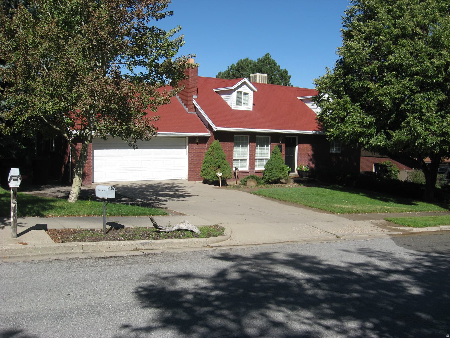 3166 S LINDEN photo 1