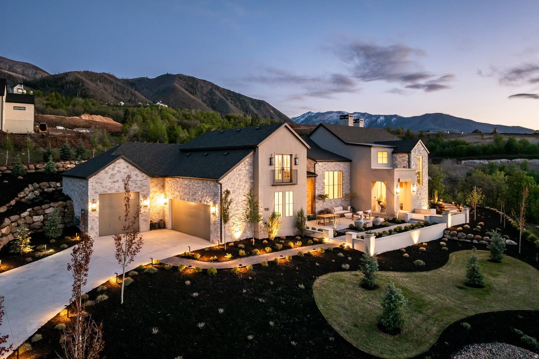 950 S ASPEN CIR photo 1