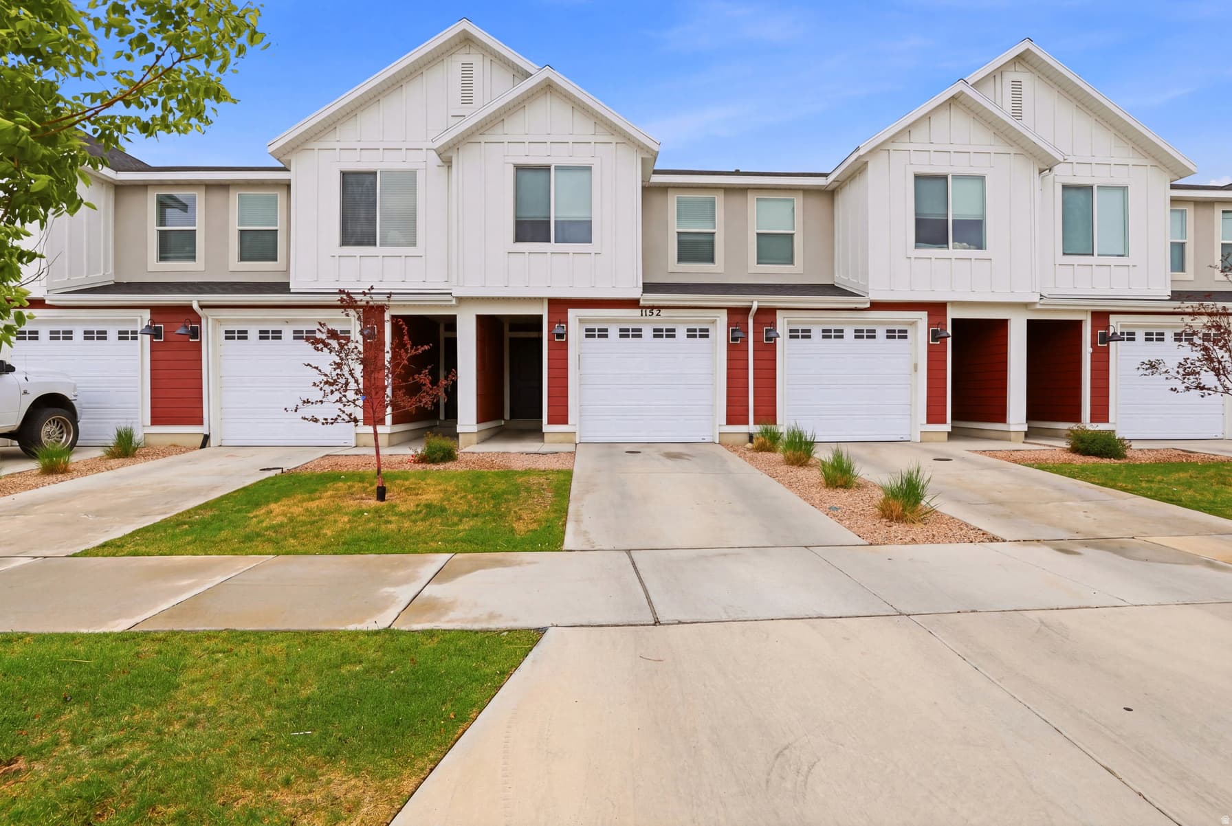 1152 E TRIDENT DR photo 1