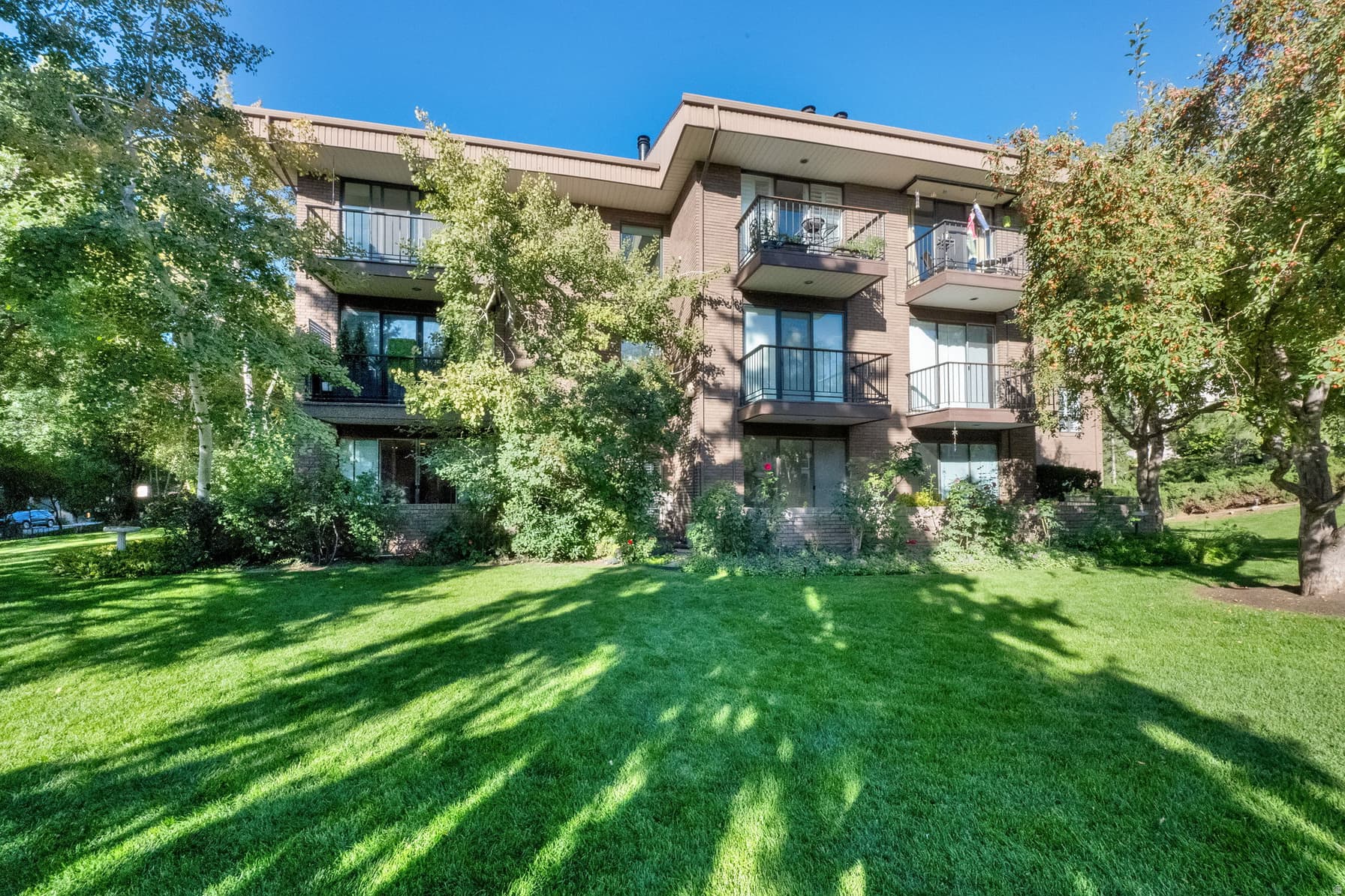 939 S DONNER WAY #305 photo 1
