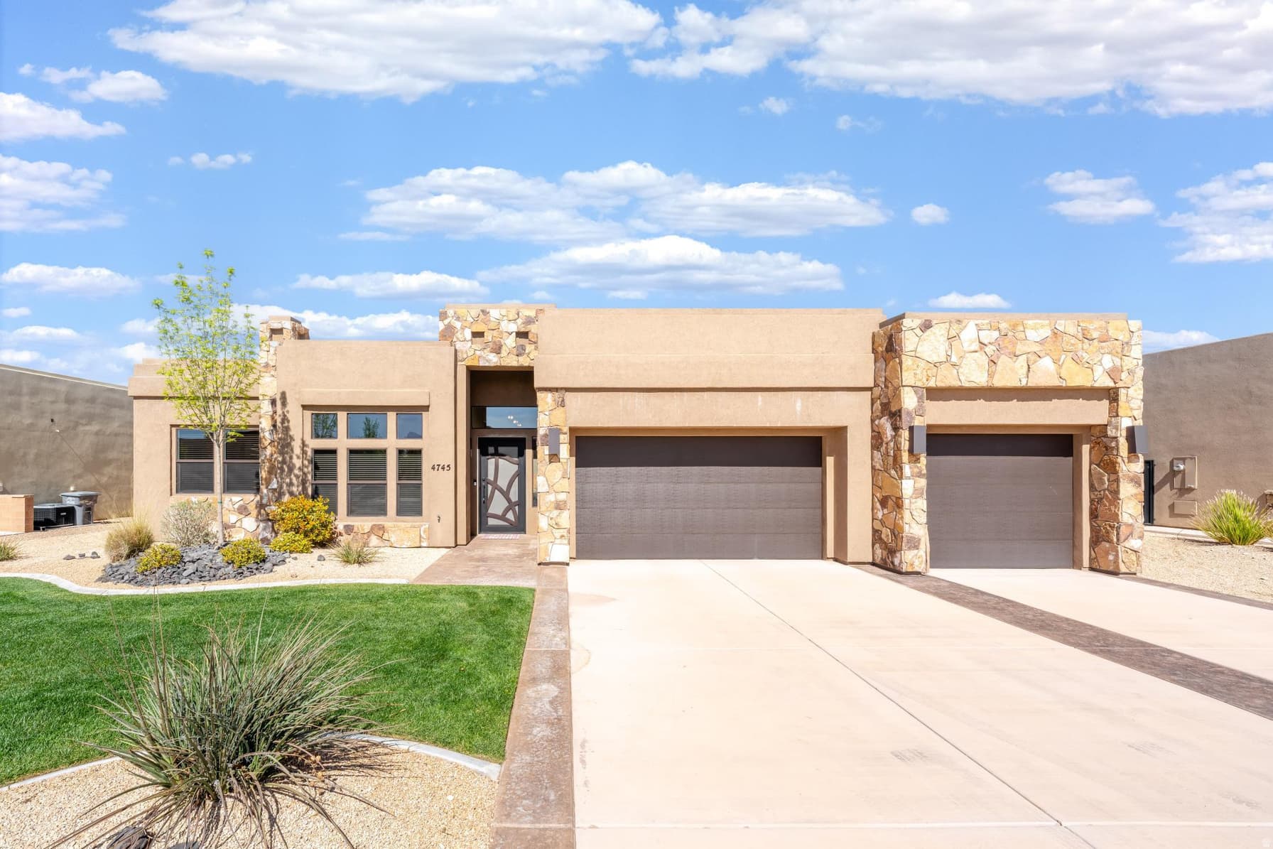 4745 N COTTONTAIL DR photo 1