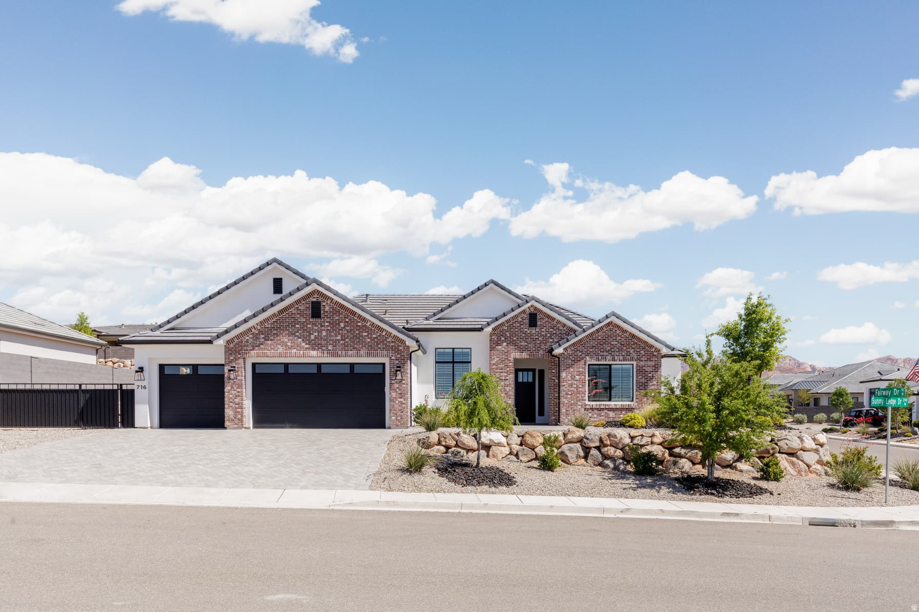 716 W SUNNY LEDGE DR photo 1
