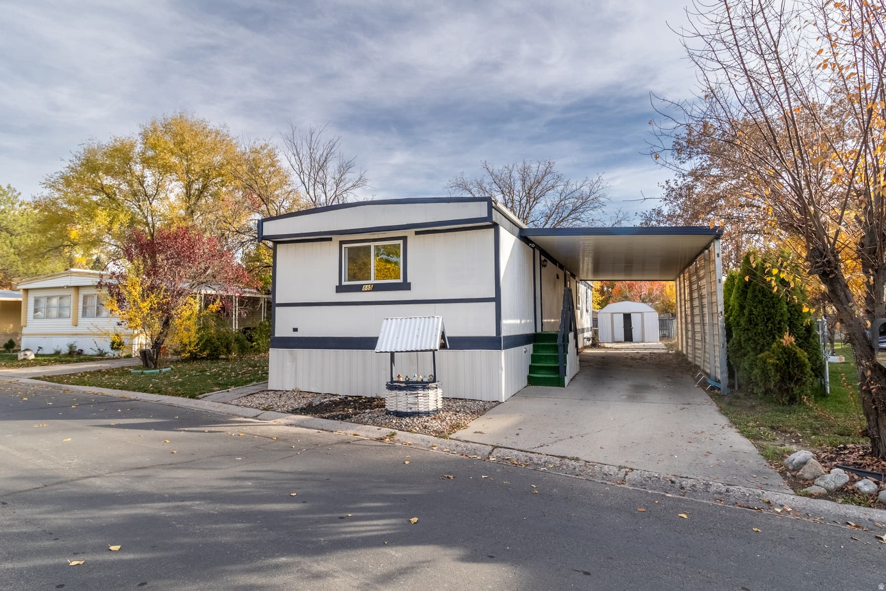 885 W LITTLE MOUNTAIN DR. photo 1