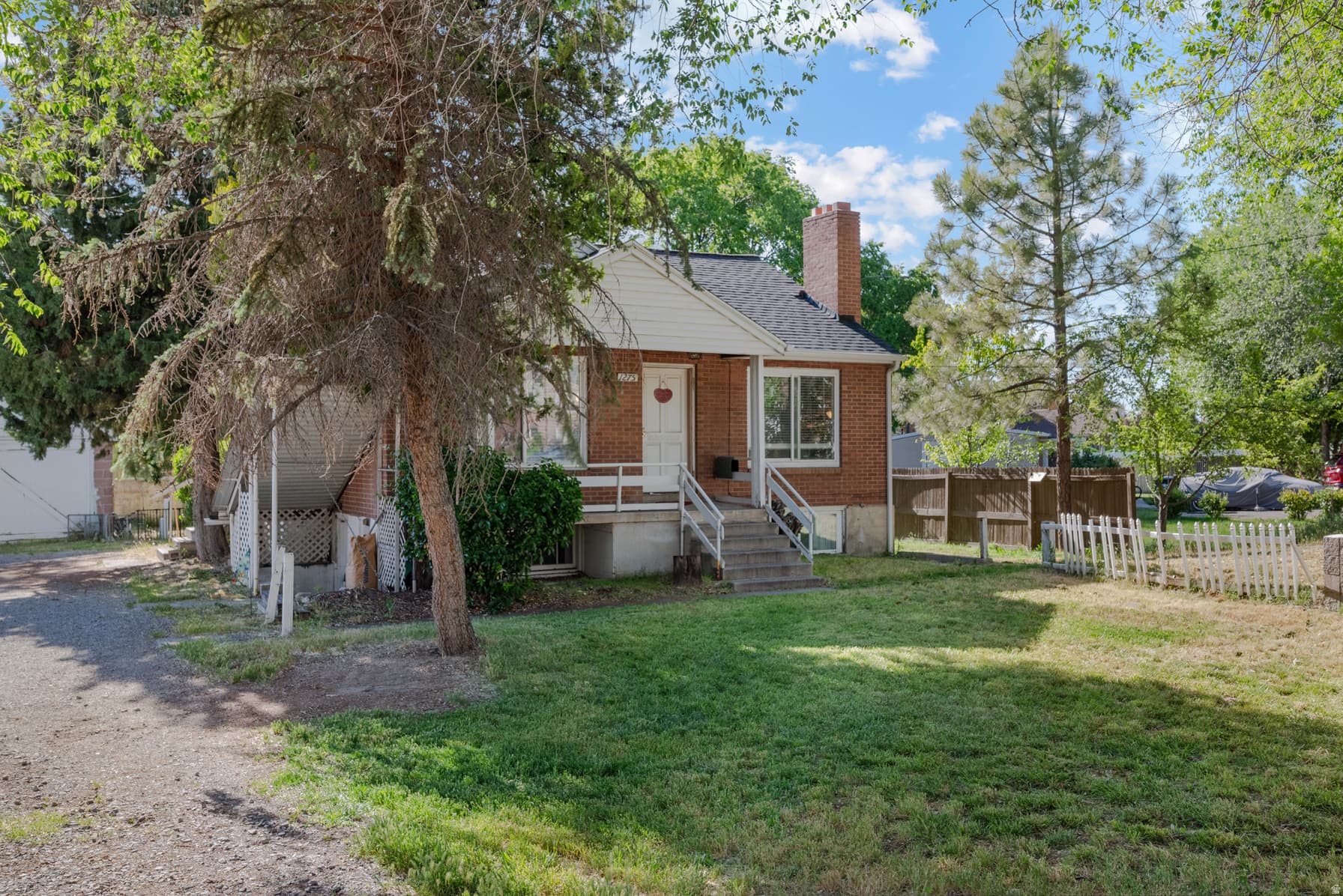 1275 N GENEVA RD photo 1