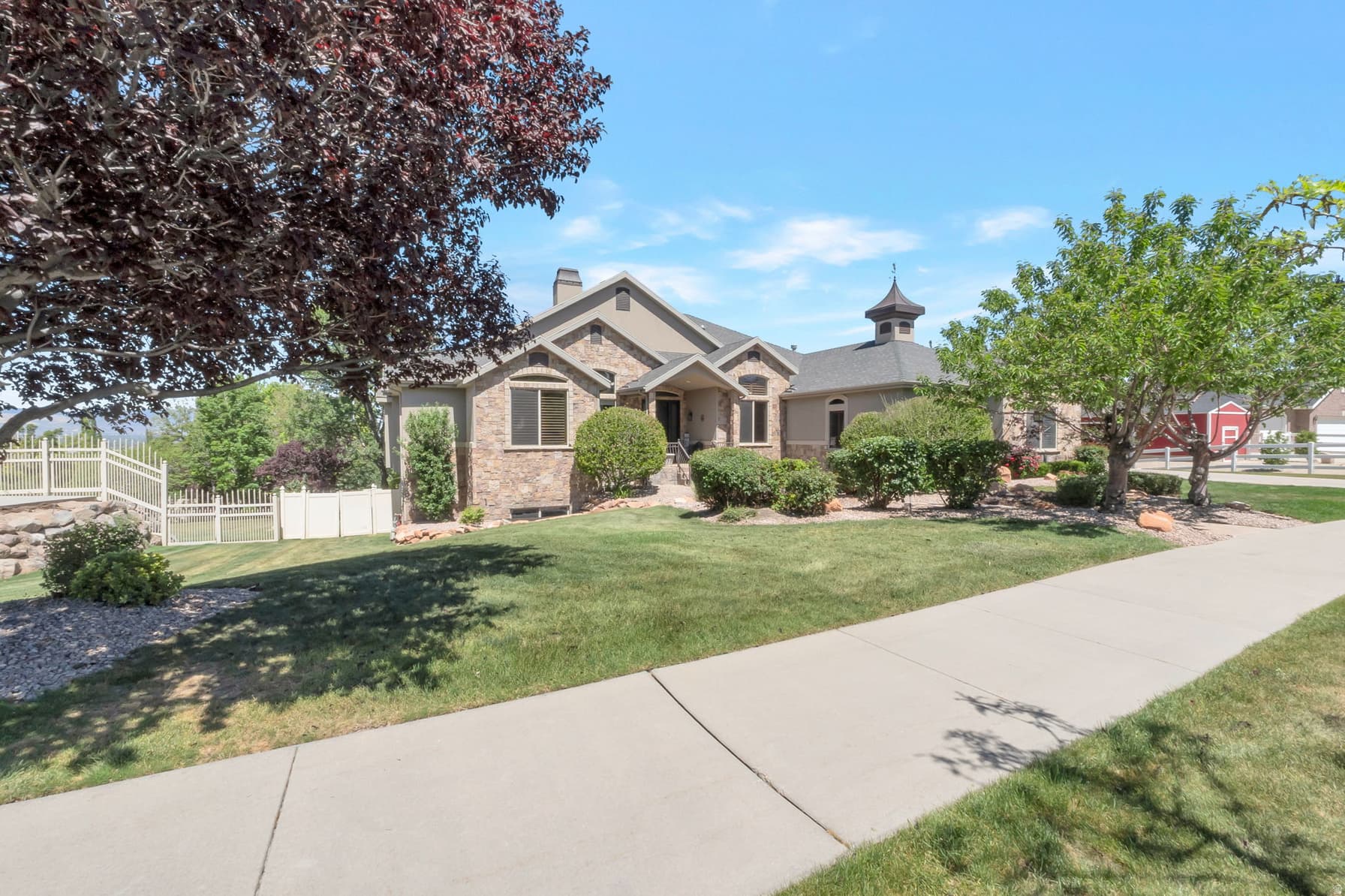 513 E SOUTHFORK DR photo 1