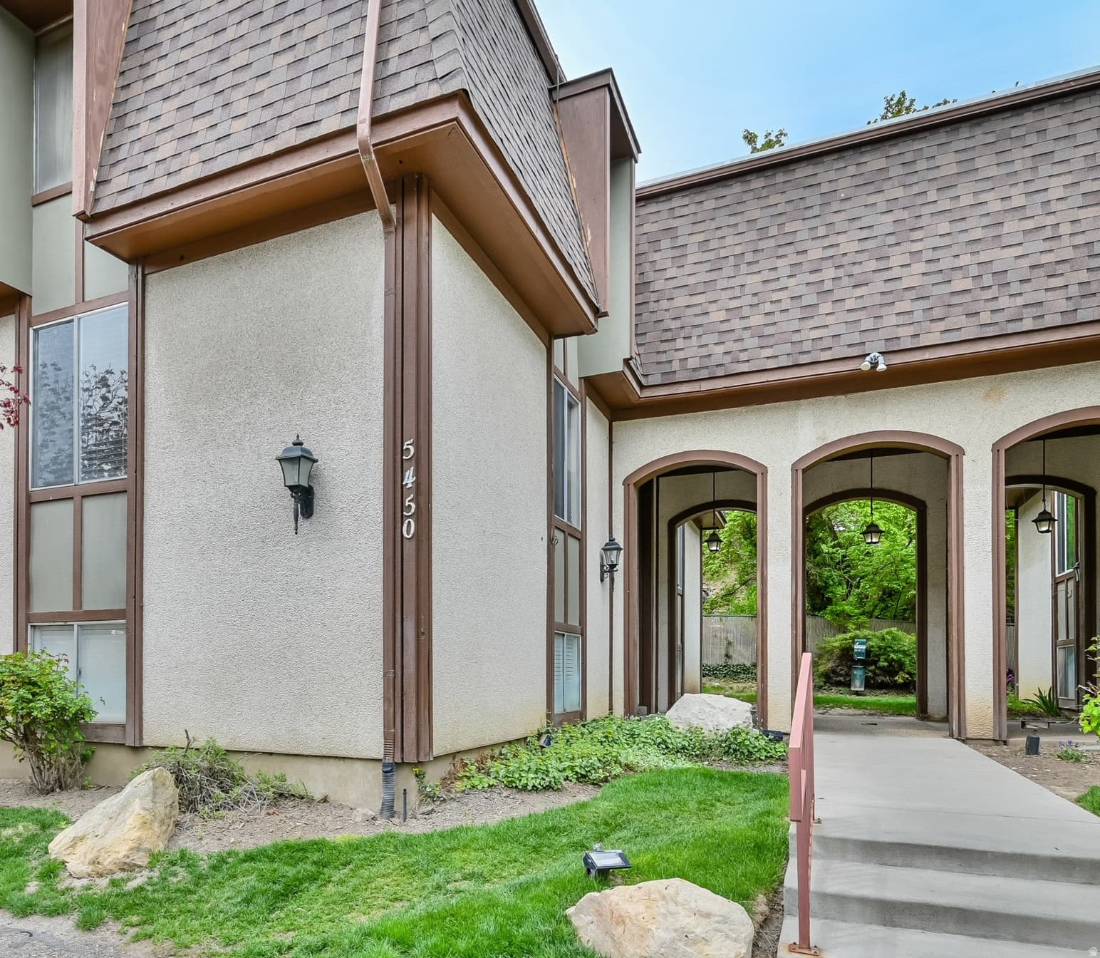5450 S WILLOW LN #B photo 1