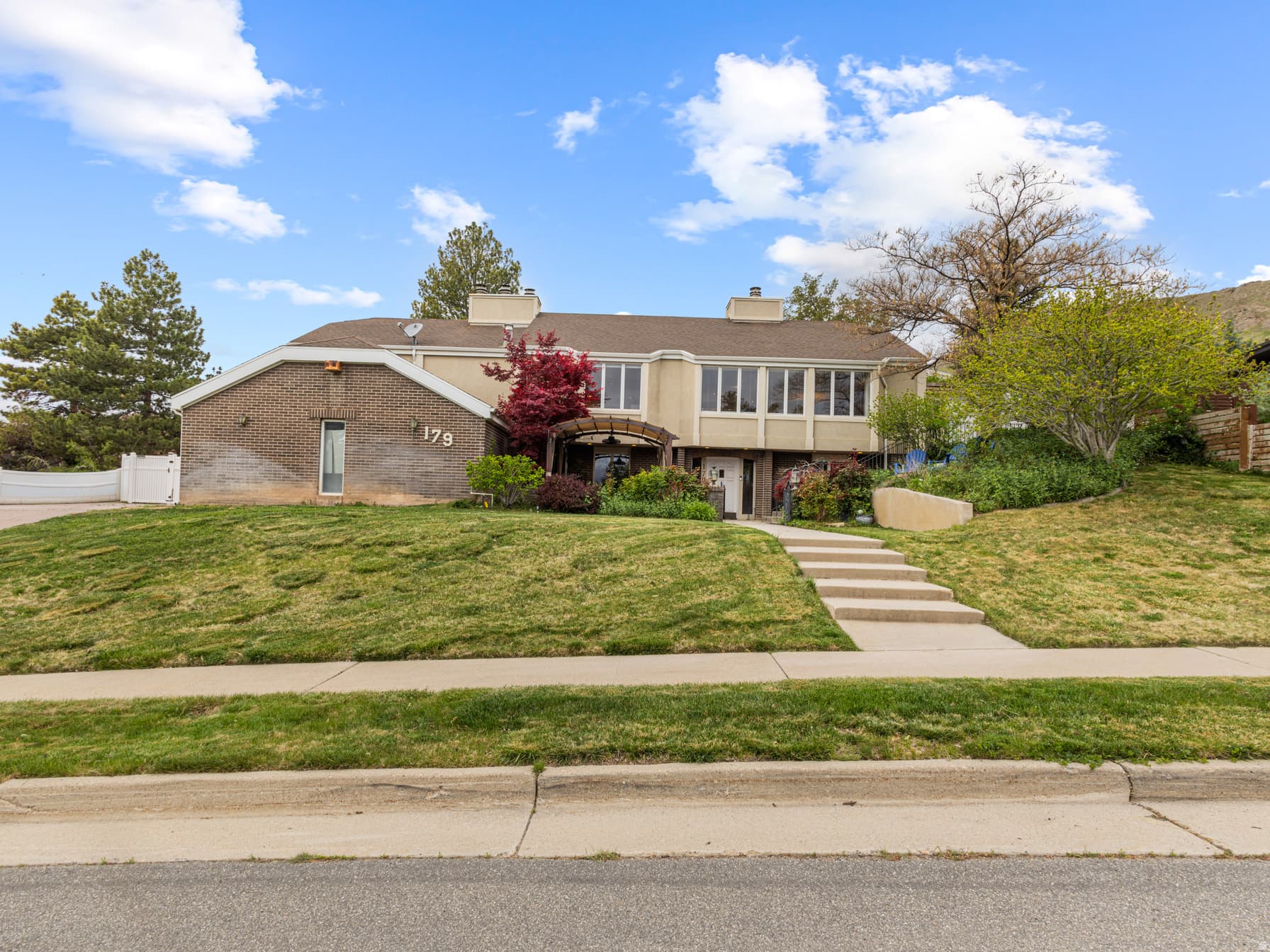 179 E DORCHESTER DR photo 1