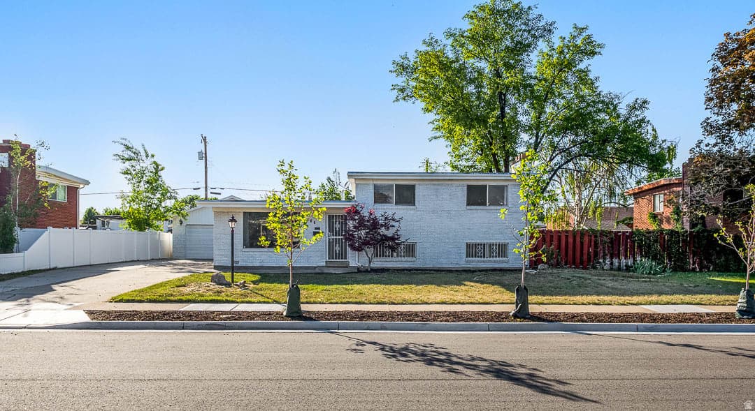 5764 S NENA WAY photo 1