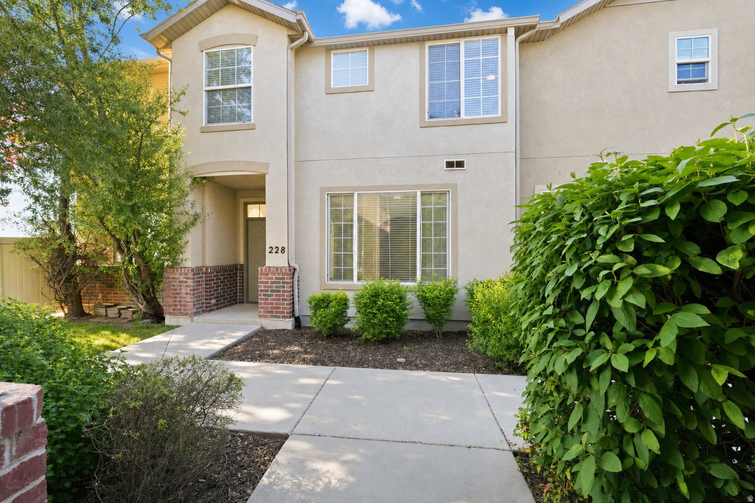 228 BIRMINGHAM LN photo 1