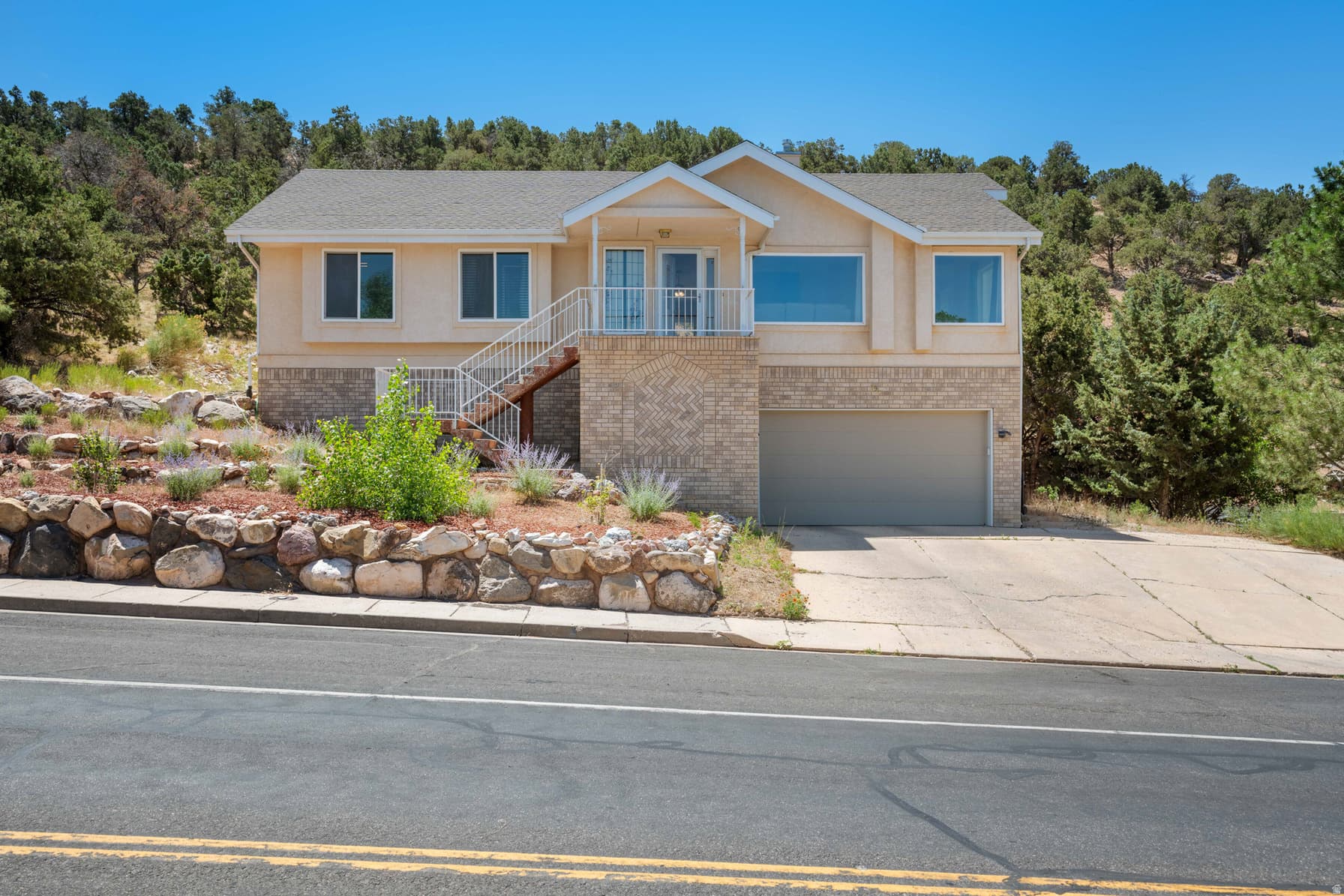 790 E FIDDLERS CANYON RD photo 1