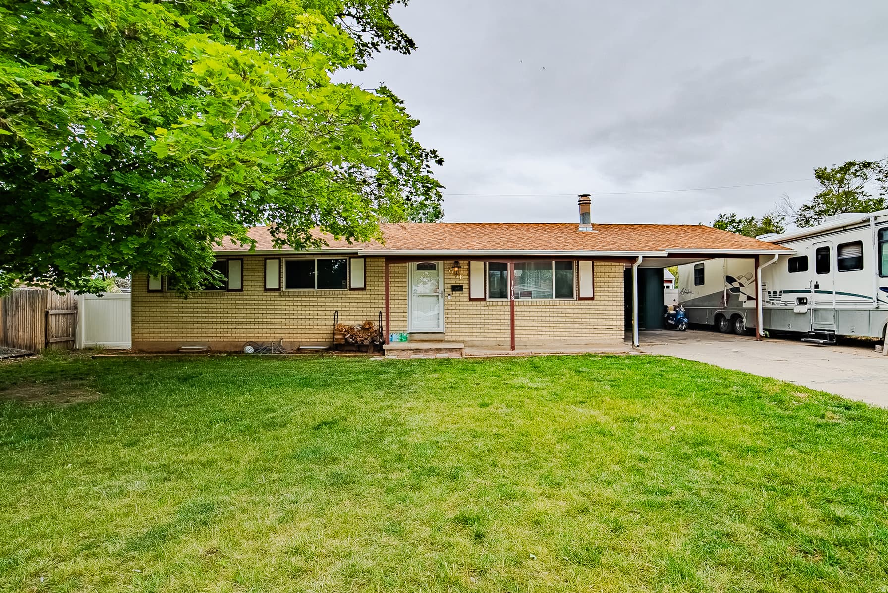 1618 W CAMELOT DR photo 1