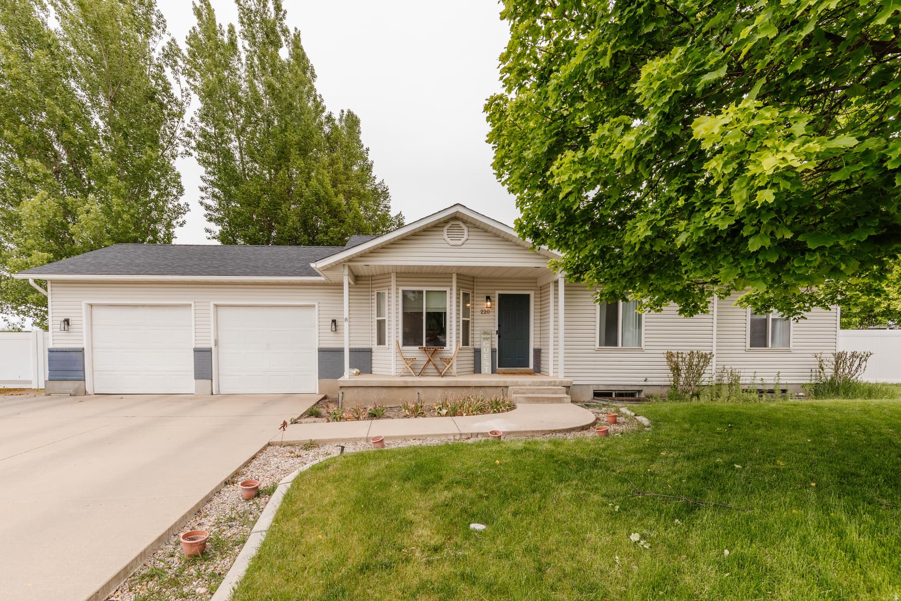 220 S 425 W photo 1