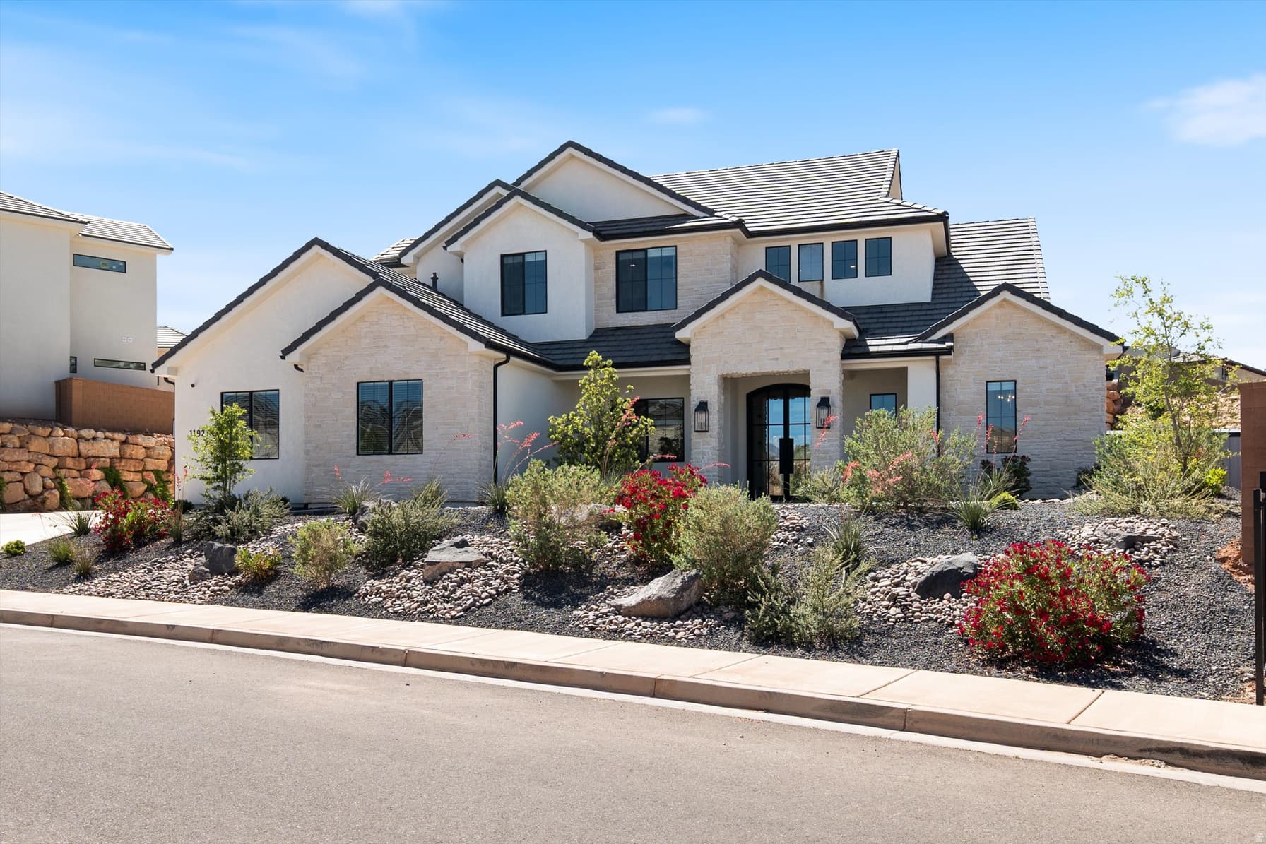 1192 E CORRAL WAY photo 1