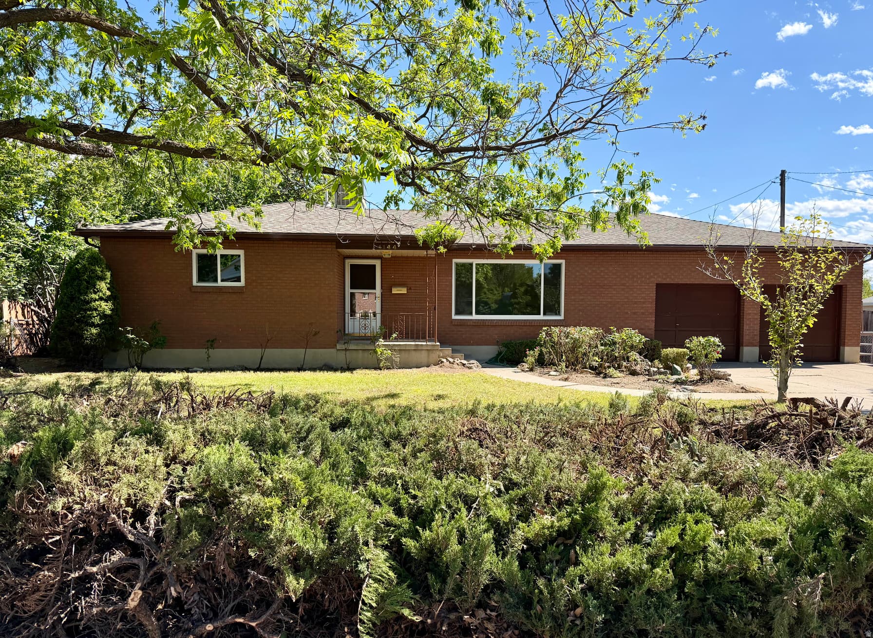 1144 E HILLVIEW DR photo 1