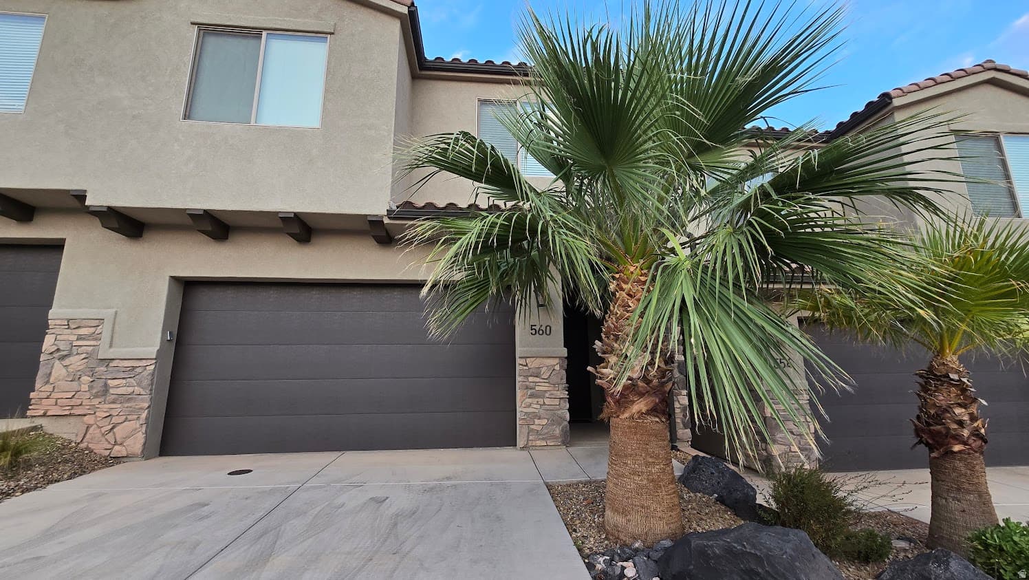 560 N VENTURA LN photo 1
