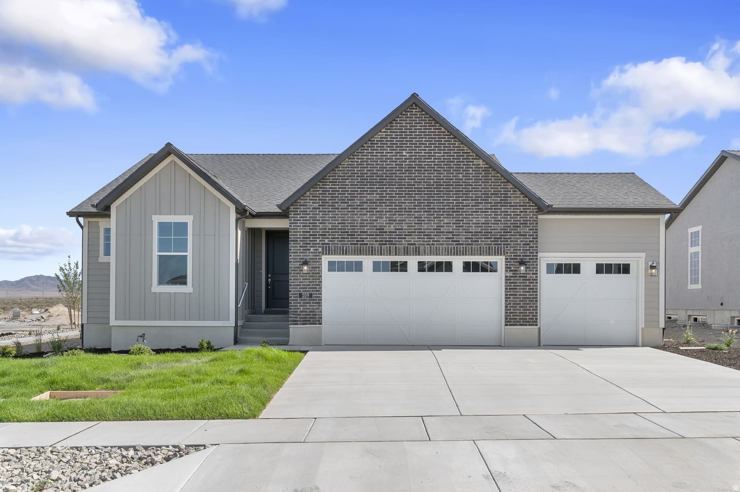 559 W WILLIAMS LN photo 1
