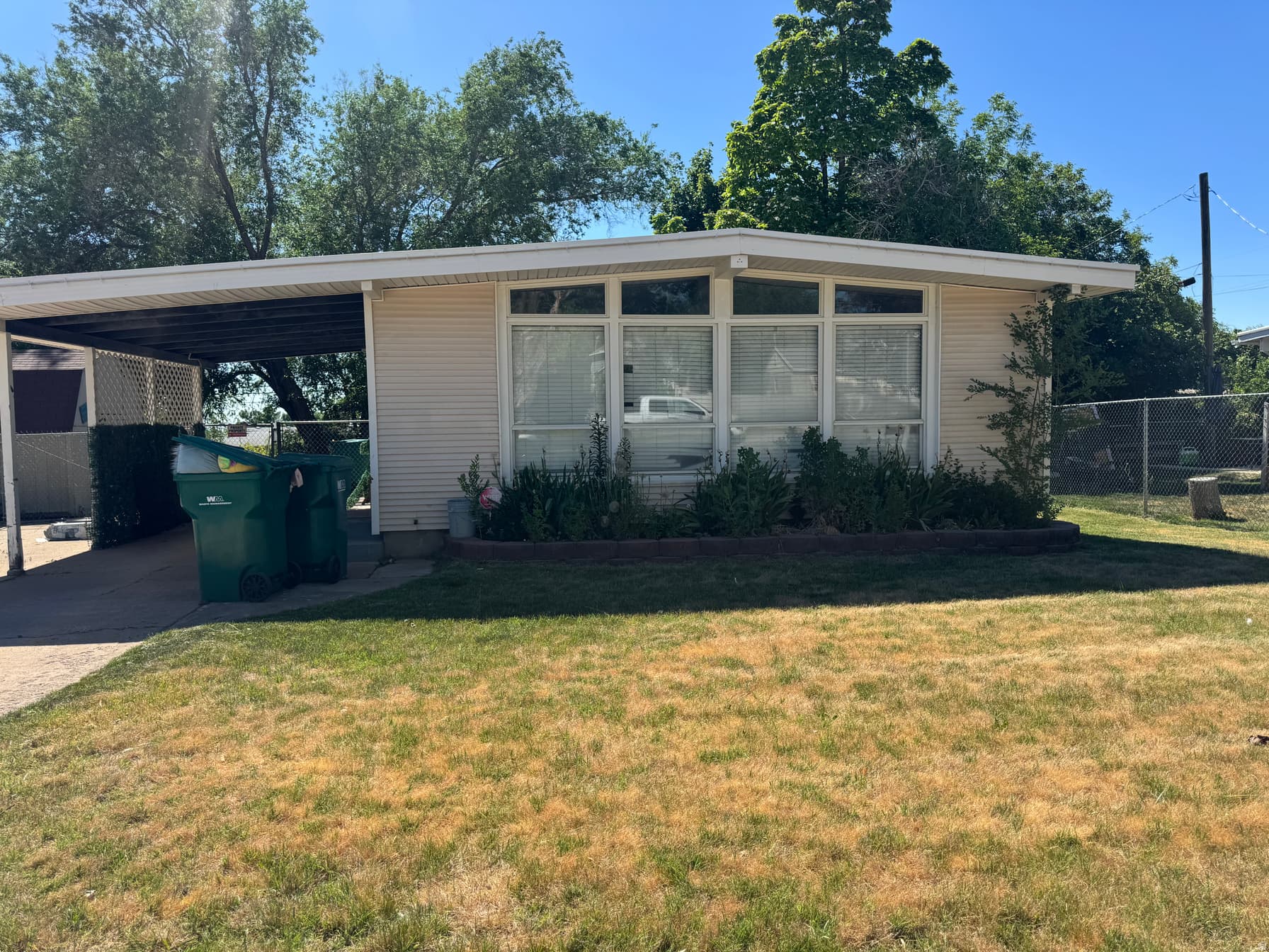 6021 S 2100 W photo 1