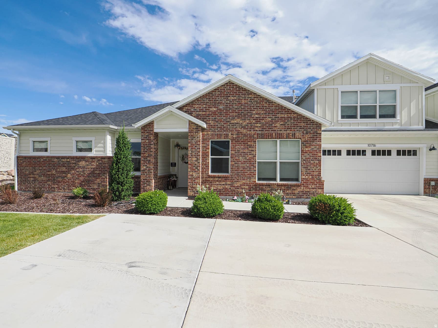 10716 S HAVEN FIELDS DR photo 1
